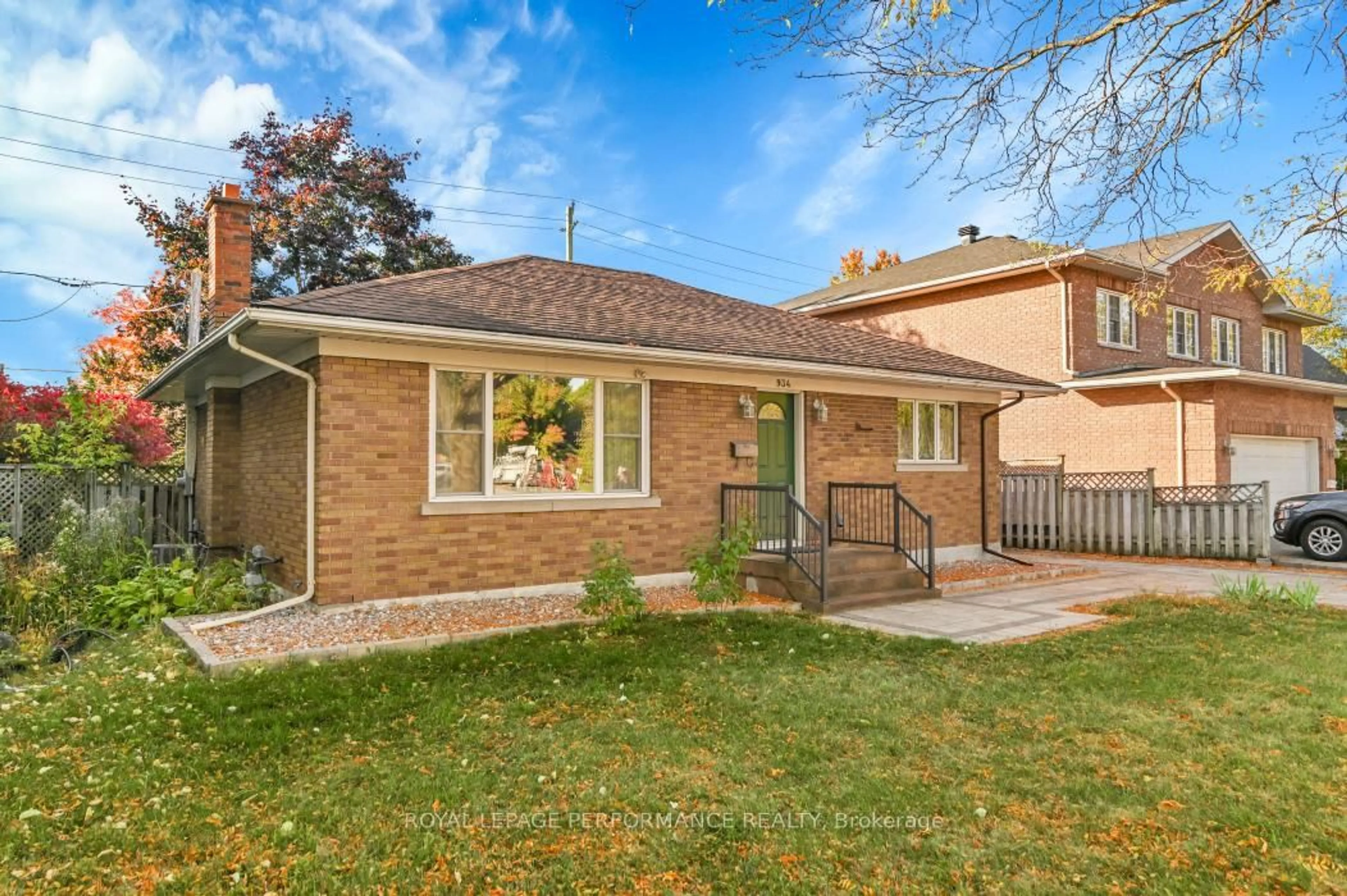 Home with brick exterior material, street for 934 Smyth Rd, Ottawa Ontario K1G 1P6
