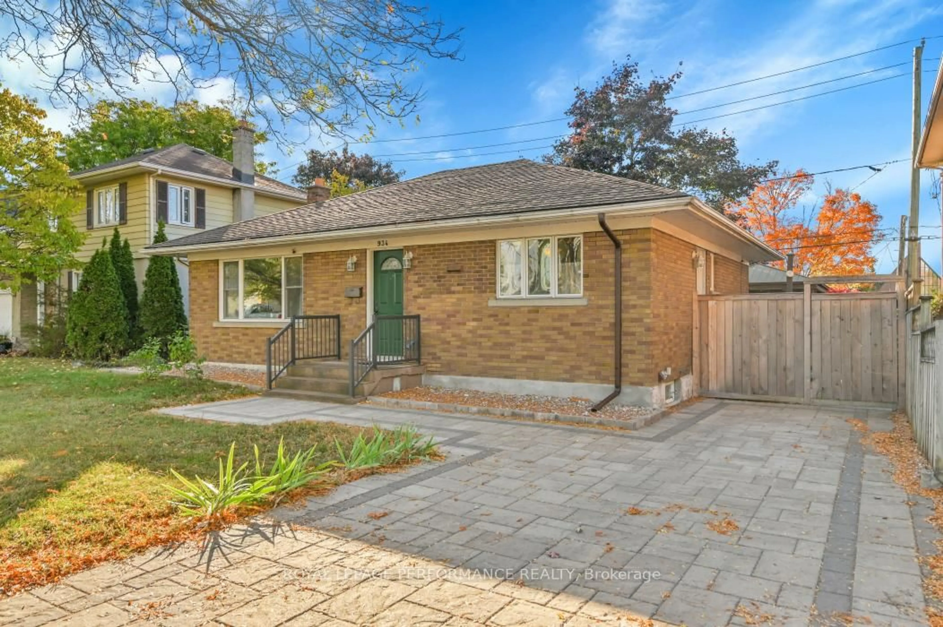Home with brick exterior material, street for 934 Smyth Rd, Ottawa Ontario K1G 1P6