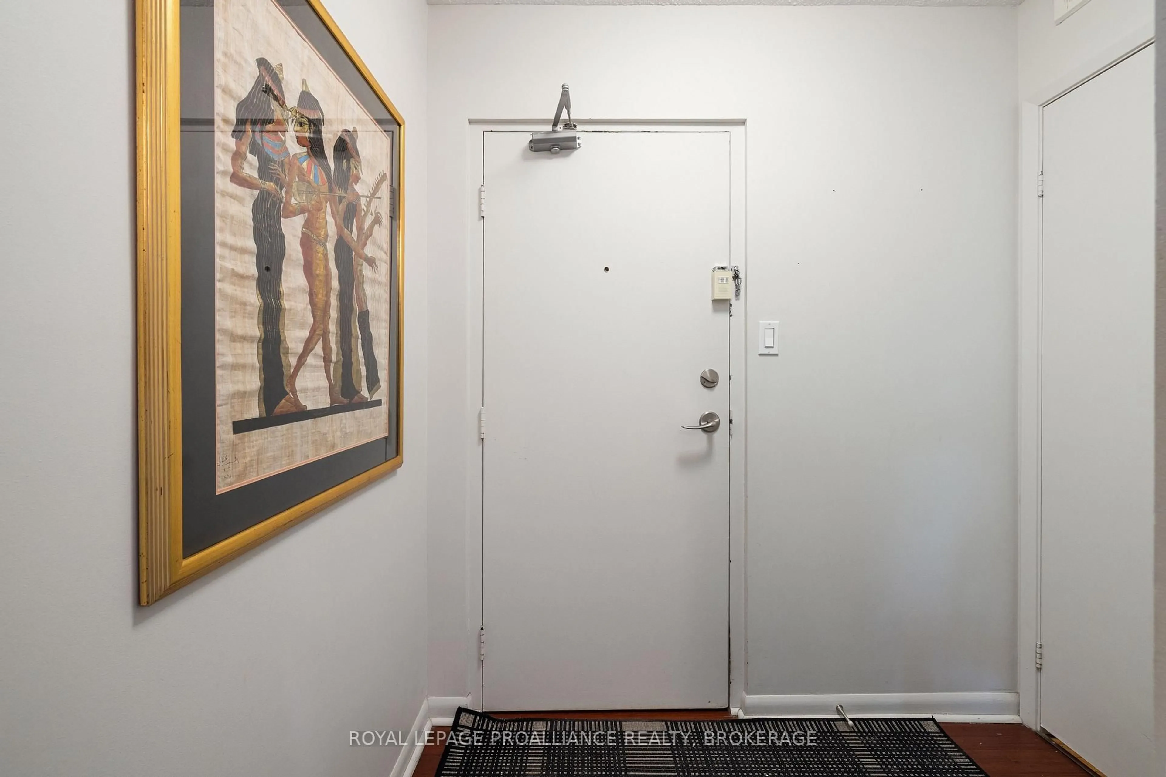 Indoor entryway for 165 Ontario St #301, Kingston Ontario K7L 2Y6
