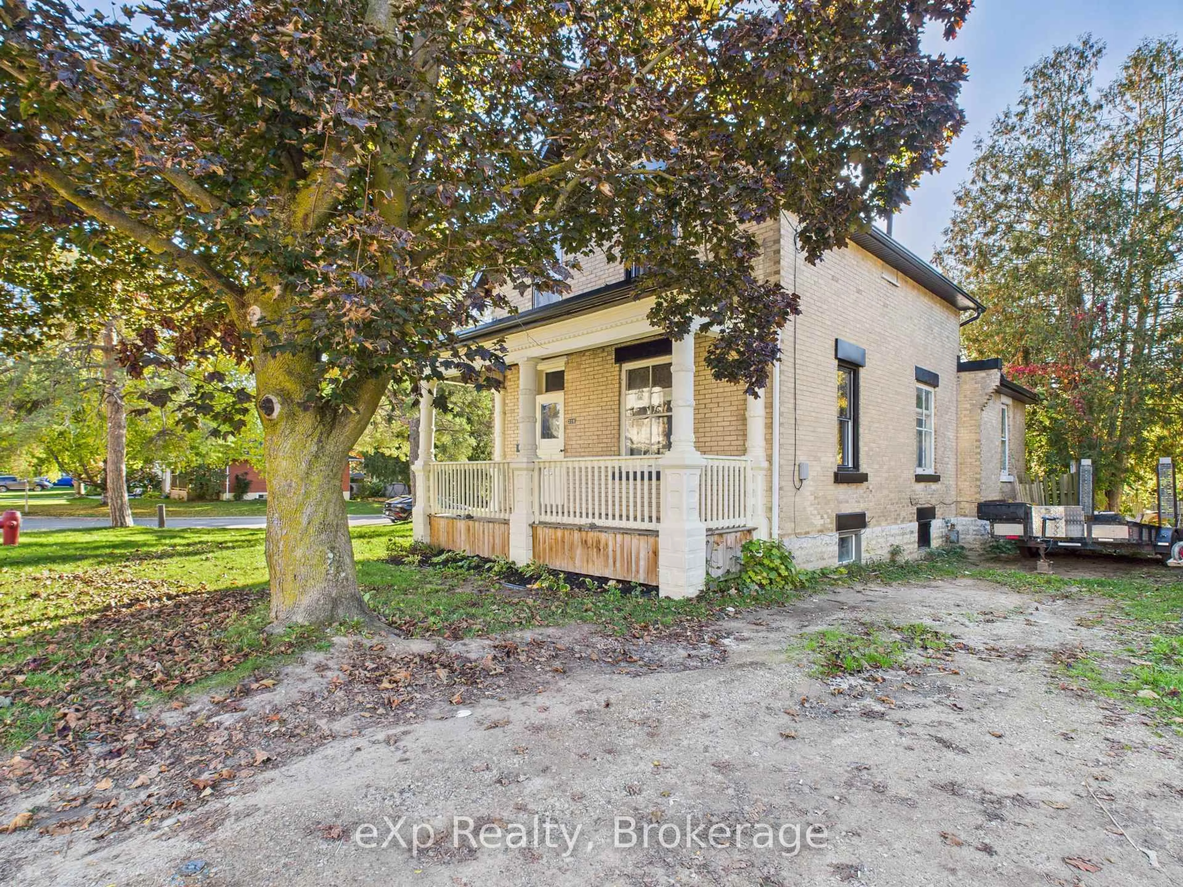 A pic from outside/outdoor area/front of a property/back of a property/a pic from drone, street for 318 11th Ave, Hanover Ontario N4N 2R5