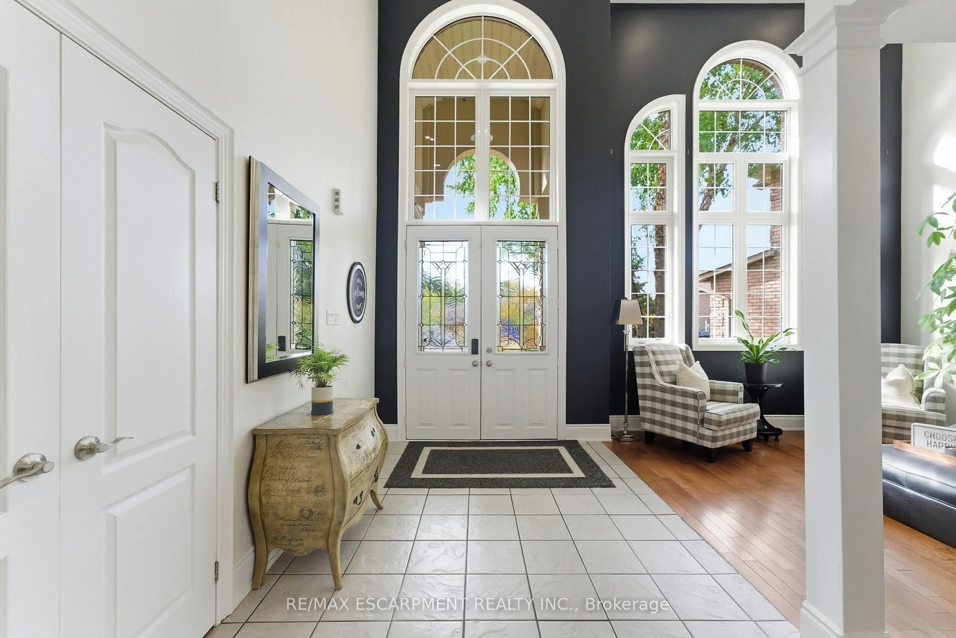 Indoor entryway for 79 Commando Crt, Hamilton Ontario L8B 0J6