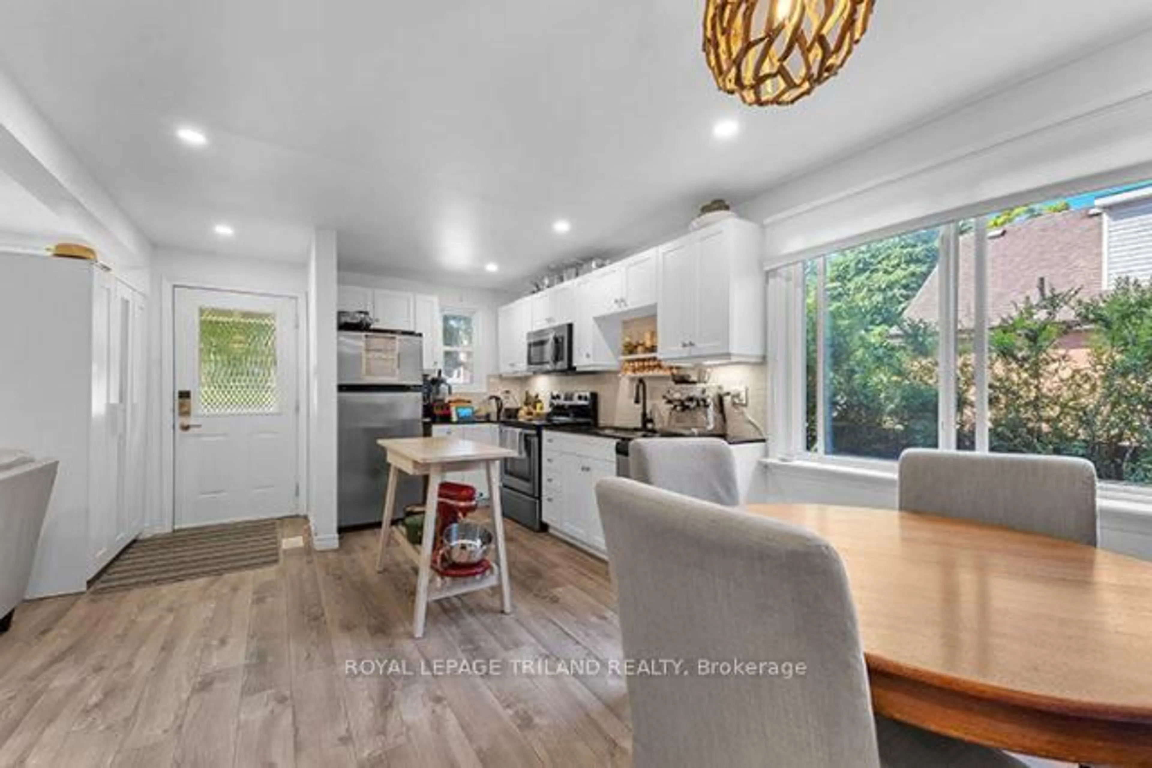 Open concept kitchen, wood/laminate floor for 616 Grosvenor St, London East Ontario N5Y 3T4