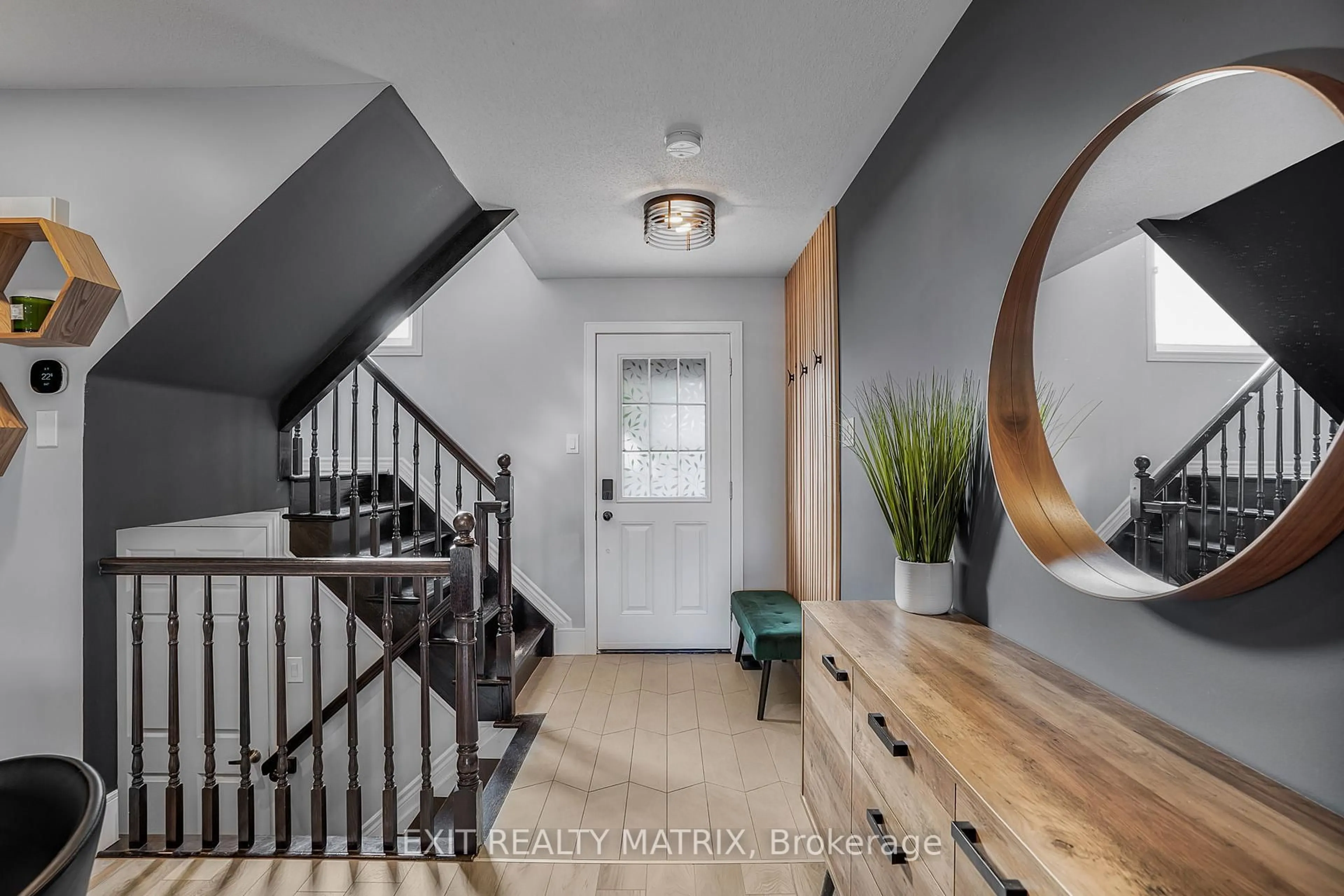 Indoor entryway for 180 Soleil Ave, Ottawa Ontario K4A 0V9