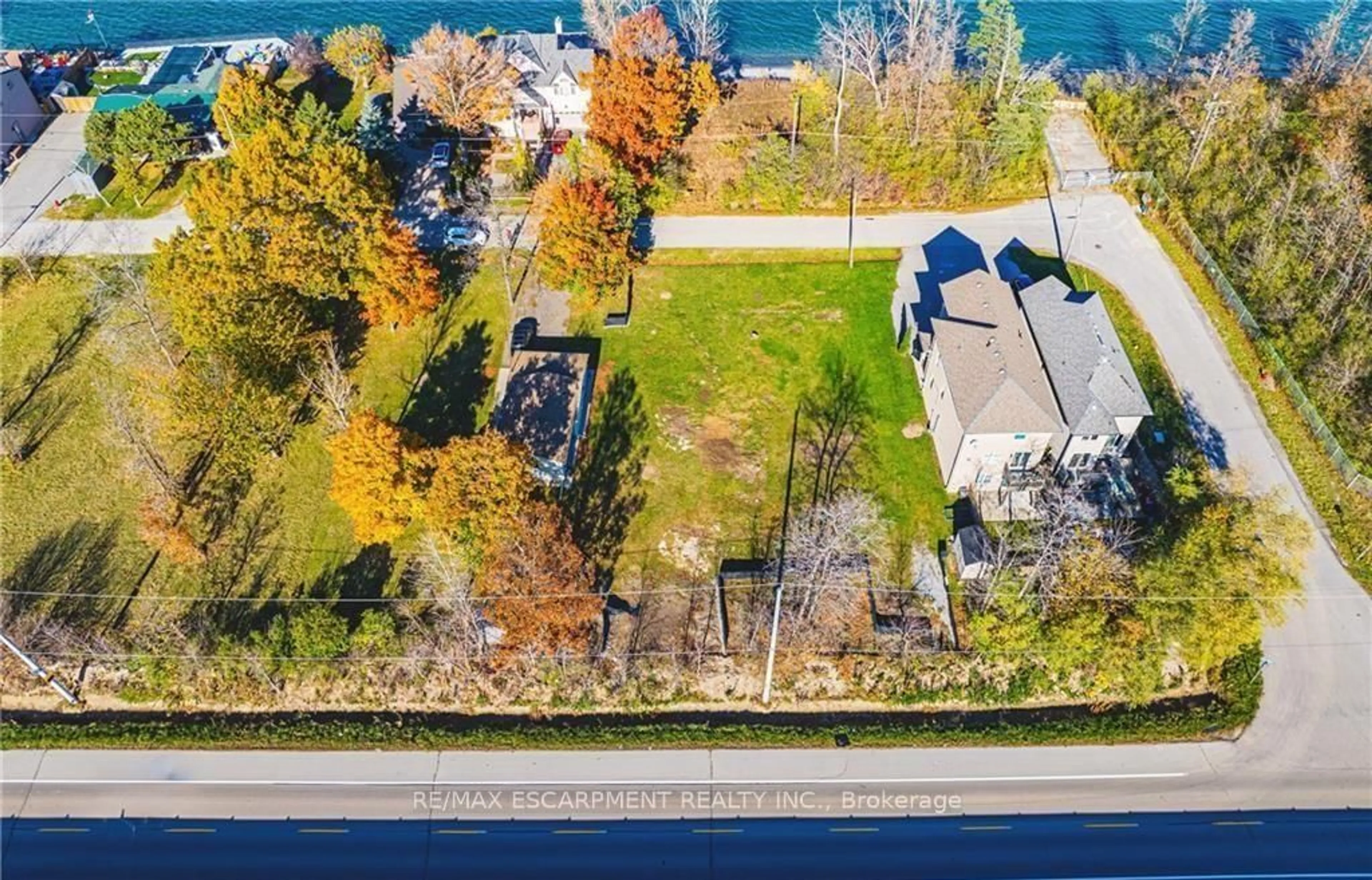 A pic from outside/outdoor area/front of a property/back of a property/a pic from drone, water/lake/river/ocean view for 7 Trillium Ave, Hamilton Ontario L8E 5E1