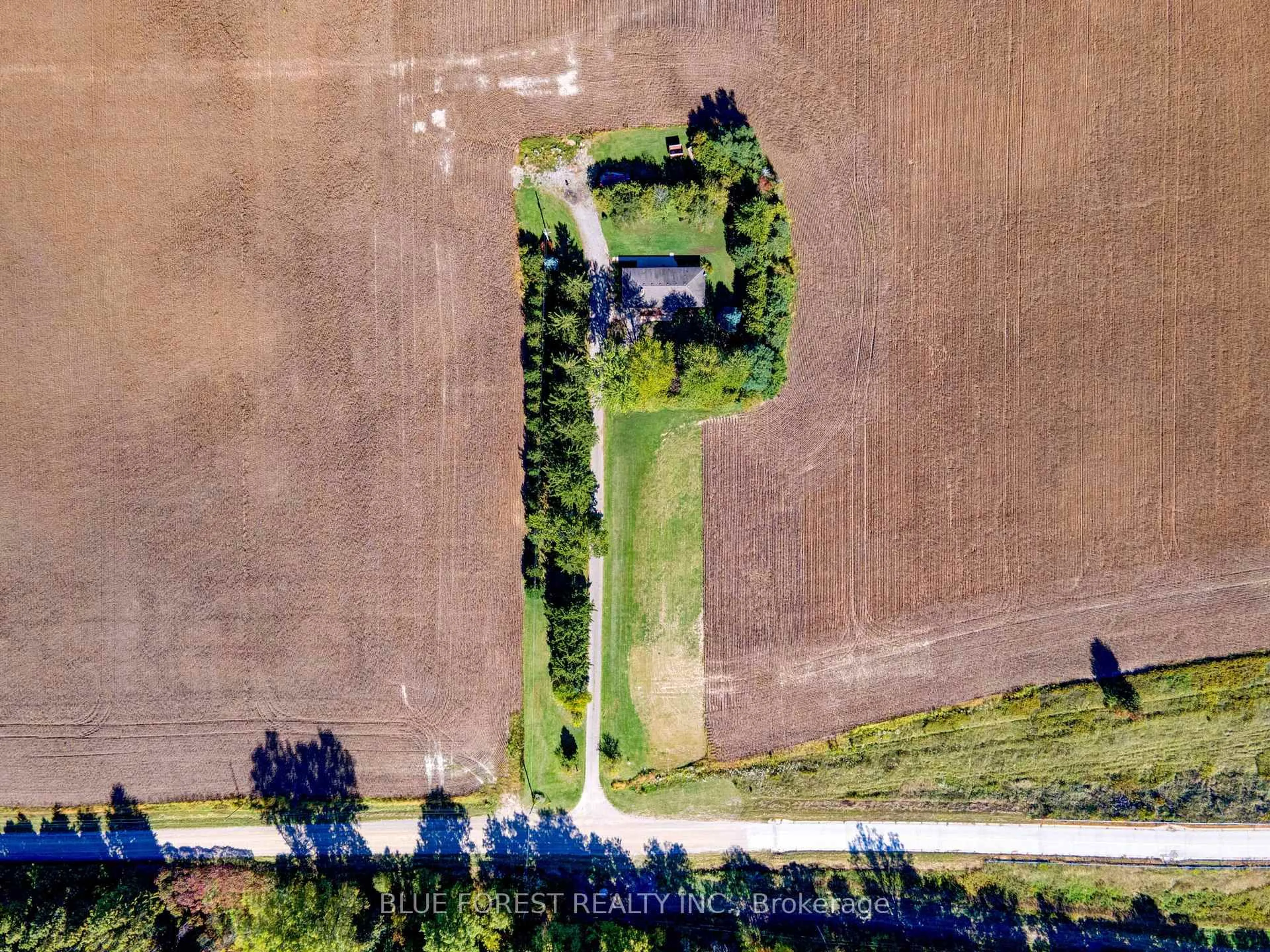 A pic from outside/outdoor area/front of a property/back of a property/a pic from drone, unknown for 11552 Coyne Rd, Dutton/Dunwich Ontario N0L 1J0