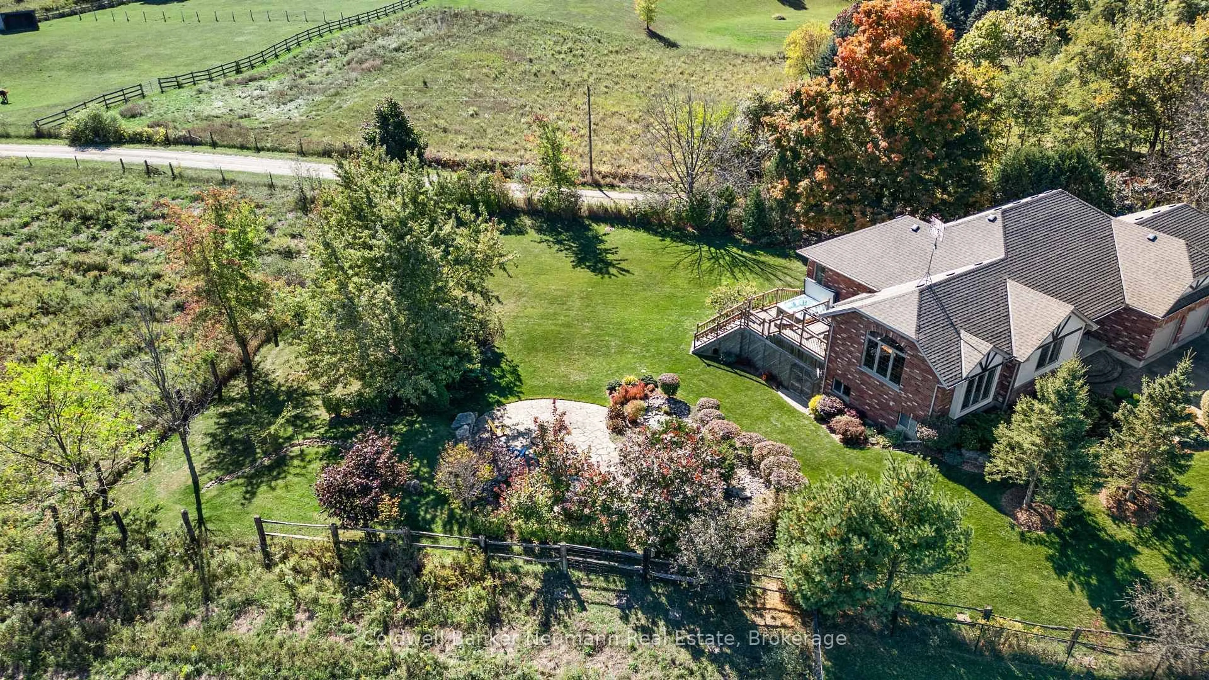 A pic from outside/outdoor area/front of a property/back of a property/a pic from drone, unknown for 7677 Maltby Rd, Puslinch Ontario N0B 2J0