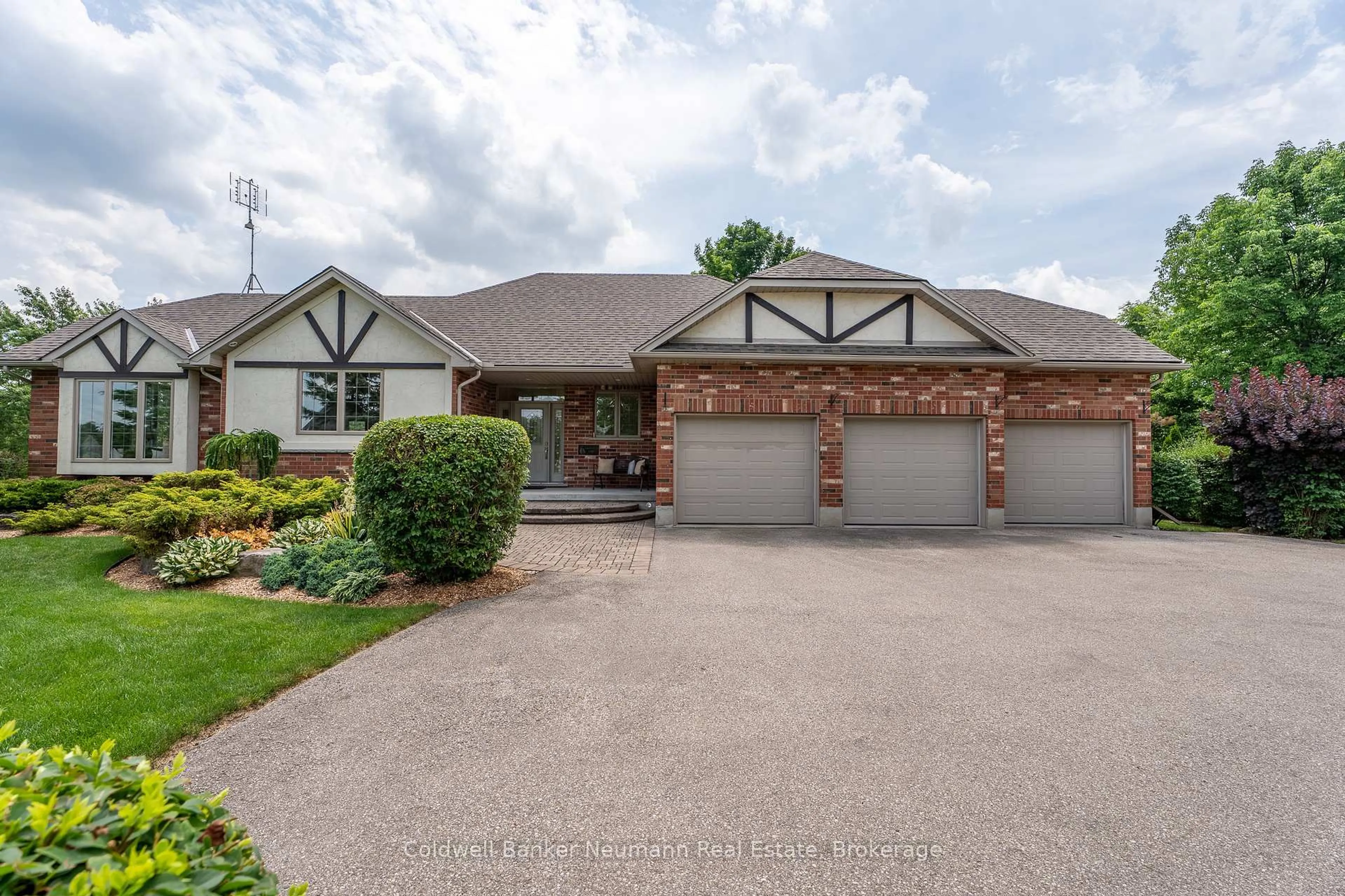 Home with brick exterior material, street for 7677 Maltby Rd, Puslinch Ontario N0B 2J0