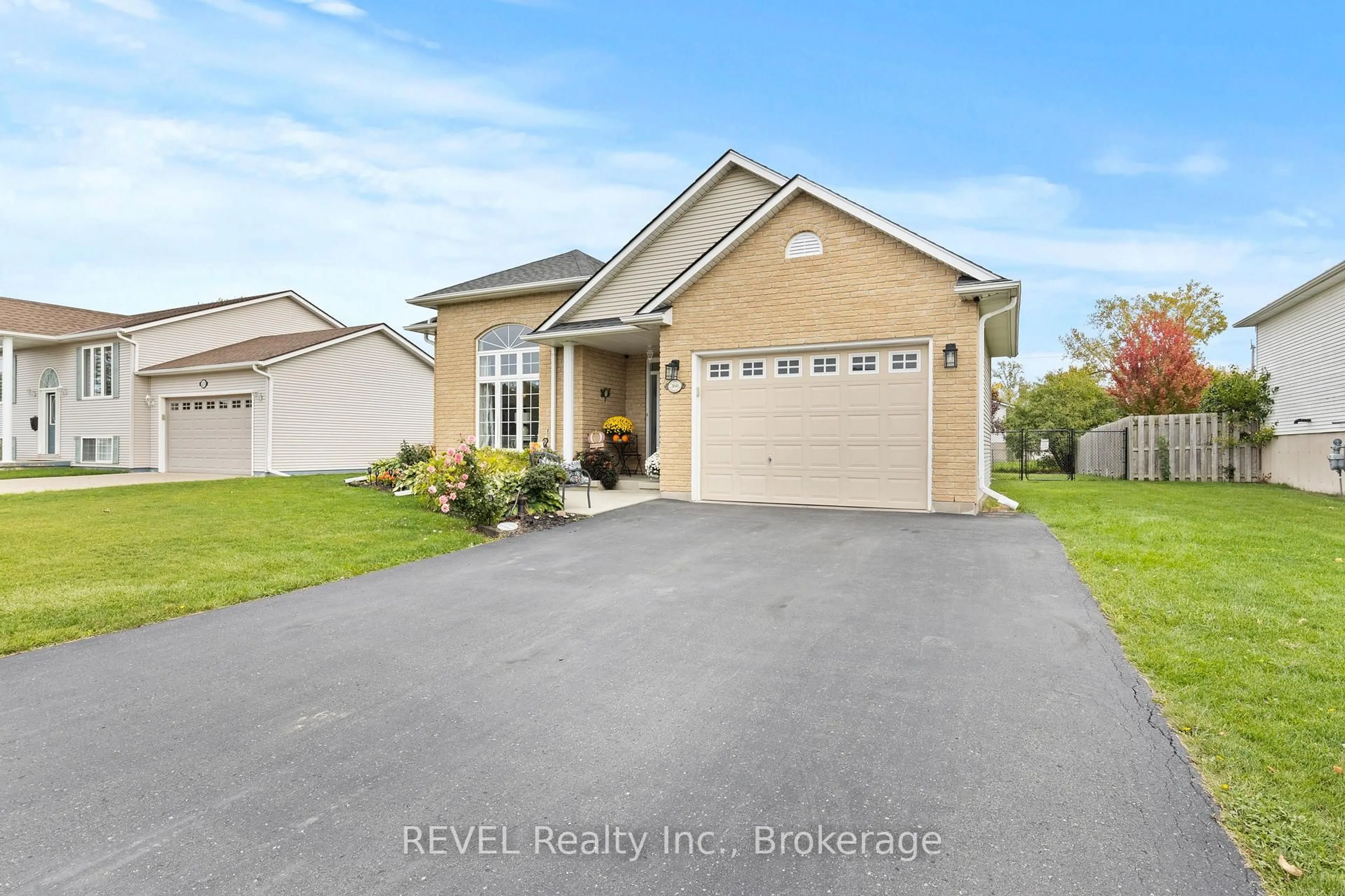 Home with vinyl exterior material, water/lake/river/ocean view for 360 Antoinette Rd, Fort Erie Ontario L2A 6S5