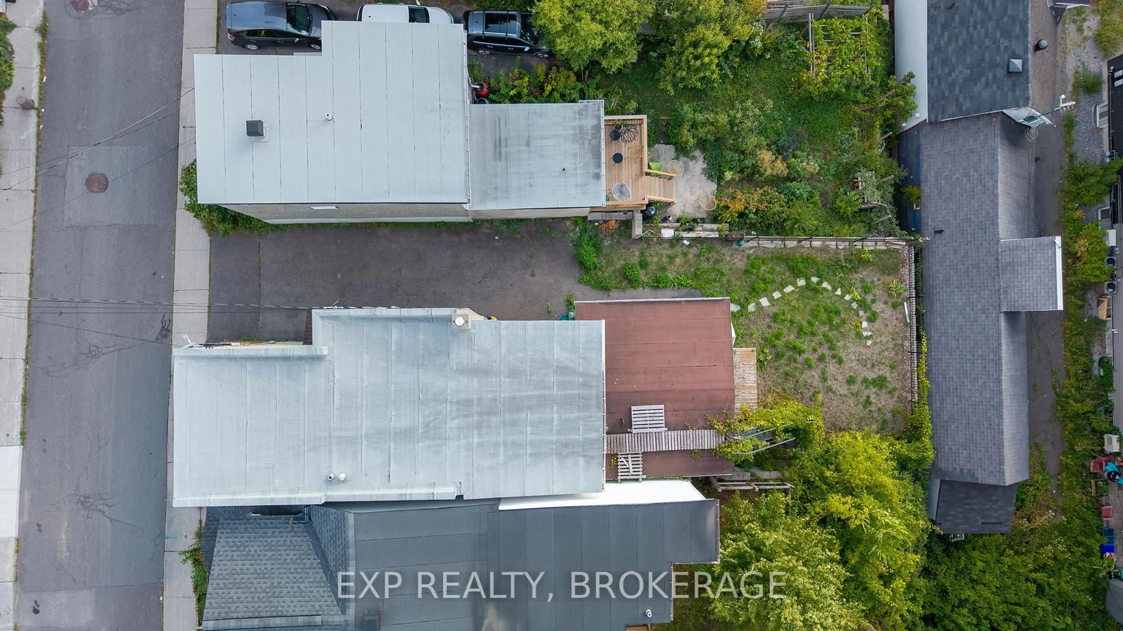 A pic from outside/outdoor area/front of a property/back of a property/a pic from drone, unknown for 23 Lowrey St, Ottawa Ontario K1Y 2S5