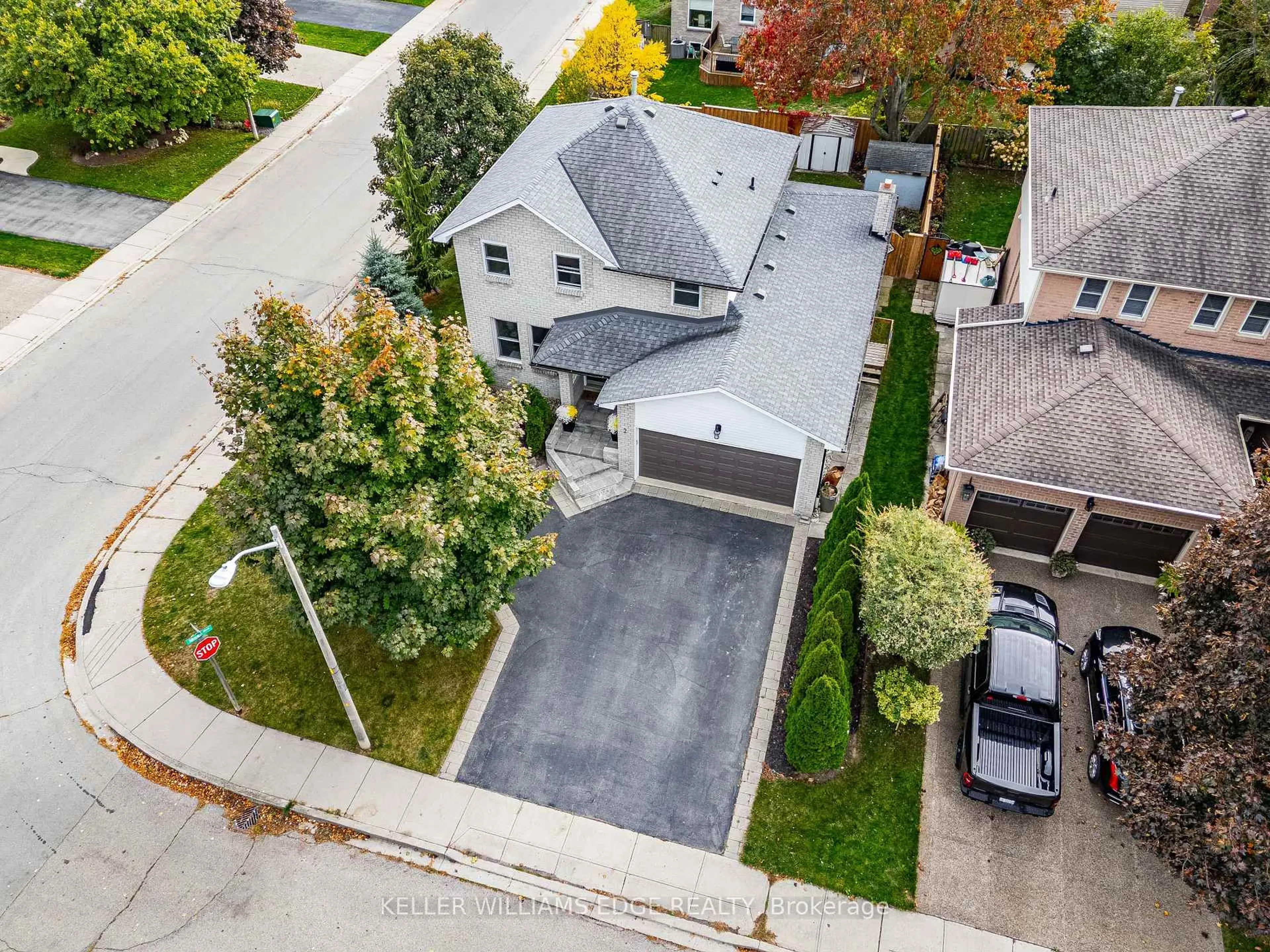 A pic from outside/outdoor area/front of a property/back of a property/a pic from drone, street for 2 GIFFIN Rd, Hamilton Ontario L9H 6S1