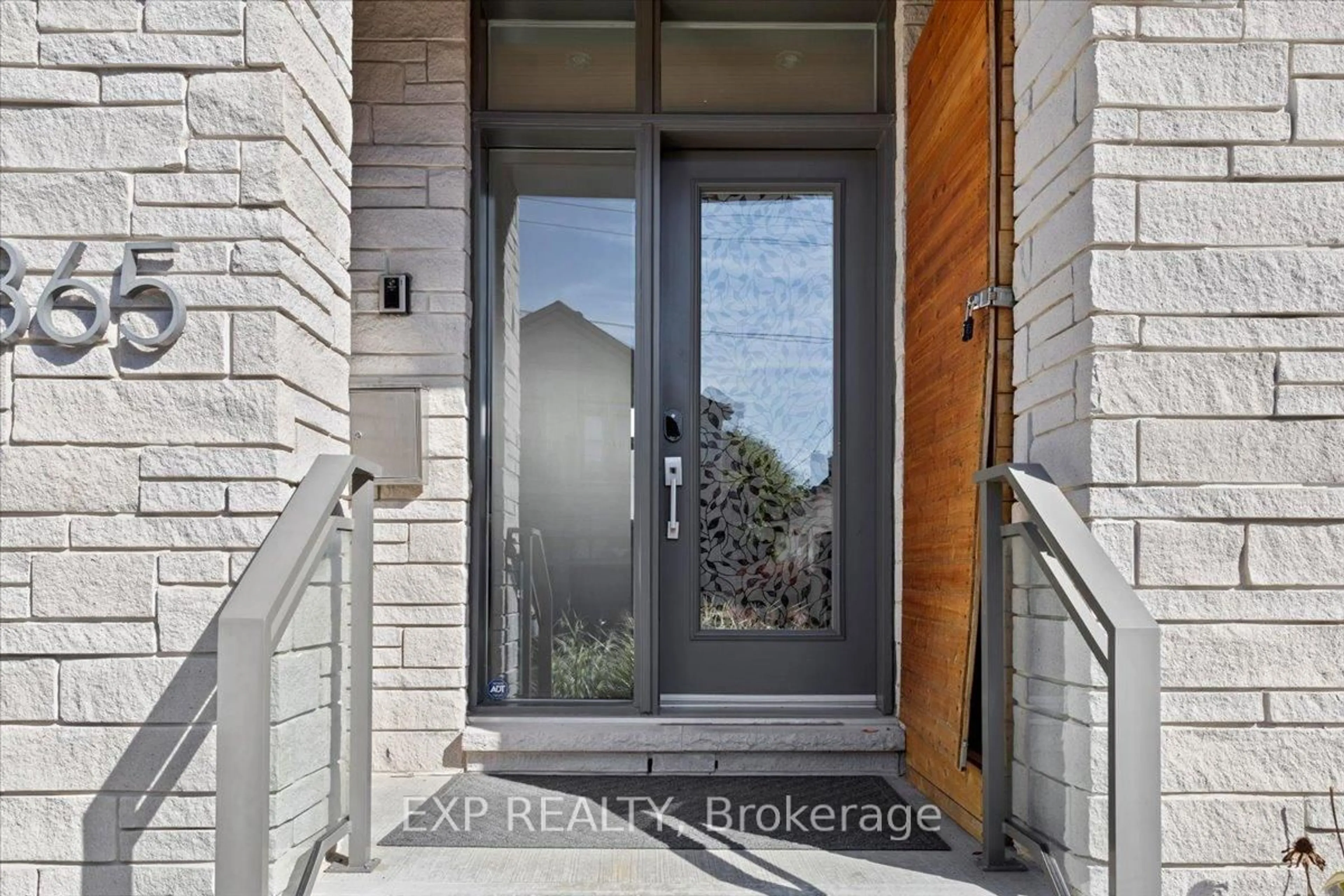 Indoor entryway for 365 Winston Ave, Ottawa Ontario K2A 1Y7