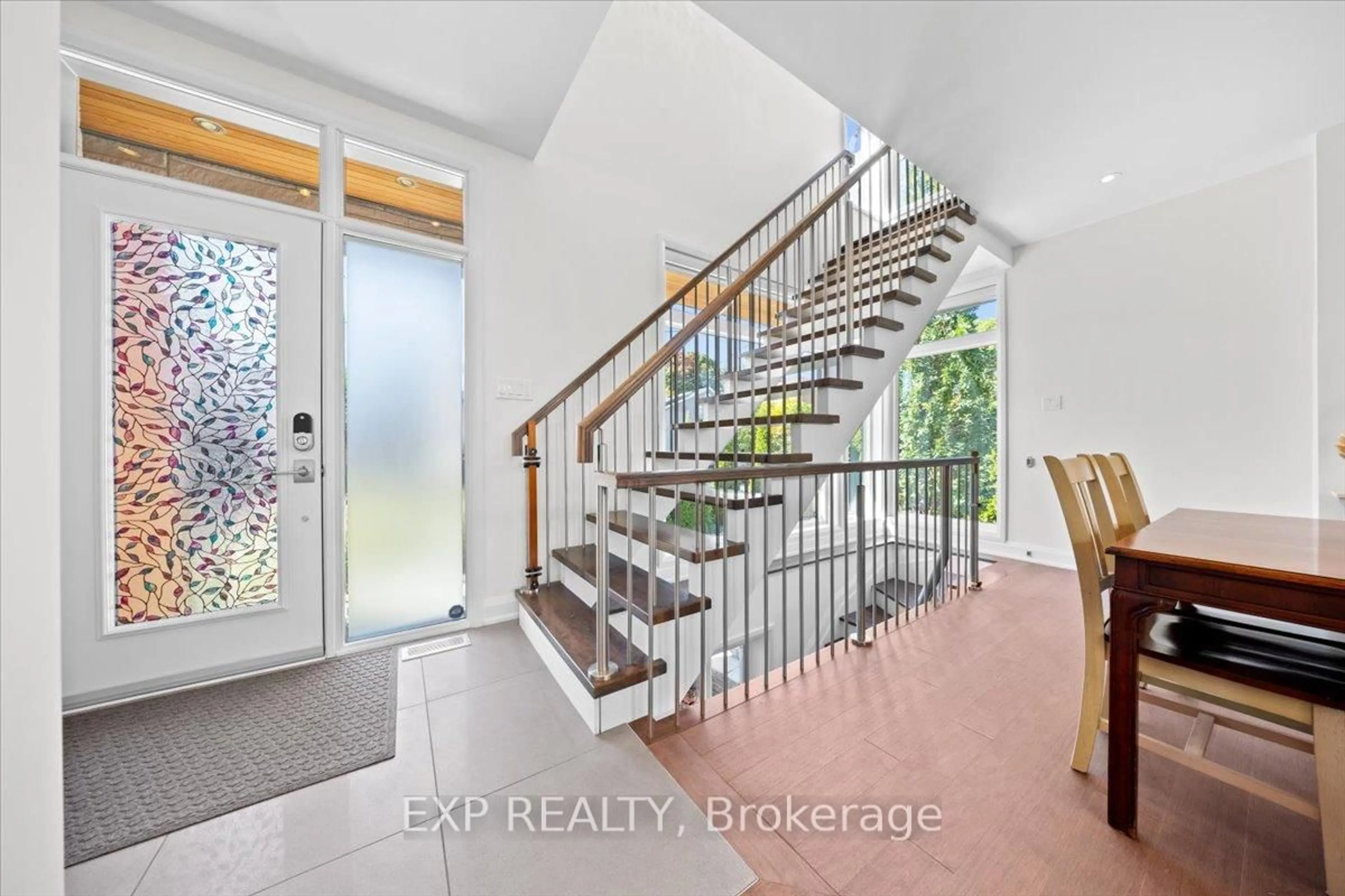 Indoor entryway for 365 Winston Ave, Ottawa Ontario K2A 1Y7