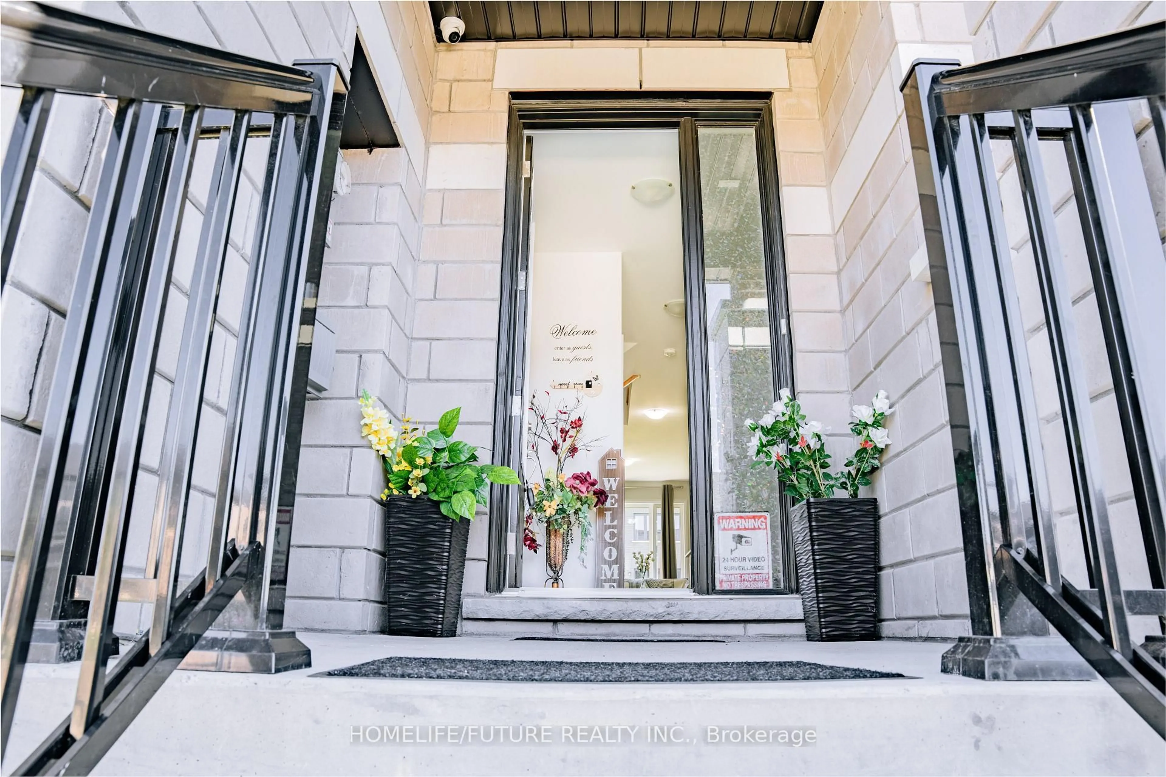 Indoor foyer for 42 Keenan St, Kawartha Lakes Ontario K9V 6C2