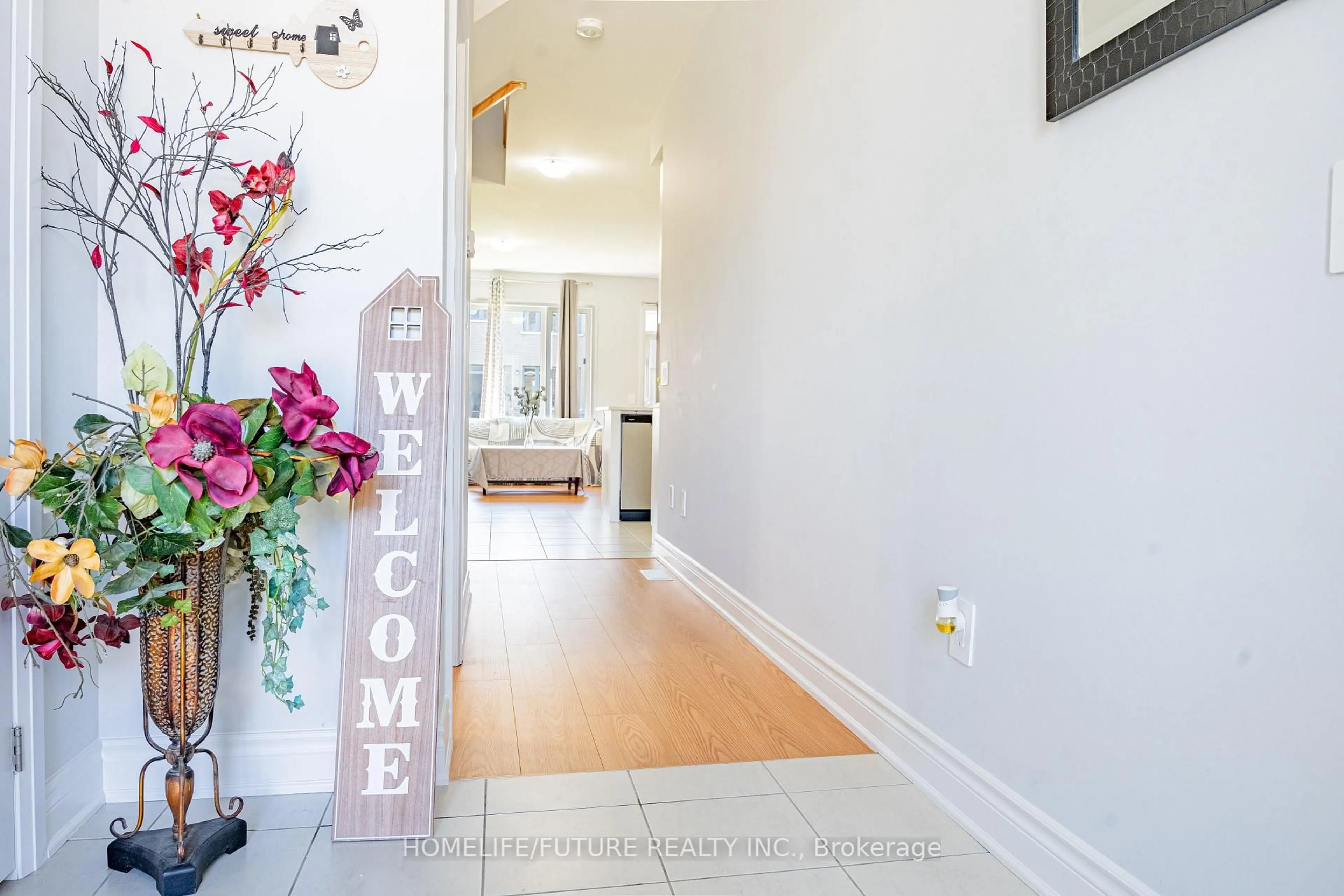 Indoor entryway for 42 Keenan St, Kawartha Lakes Ontario K9V 6C2