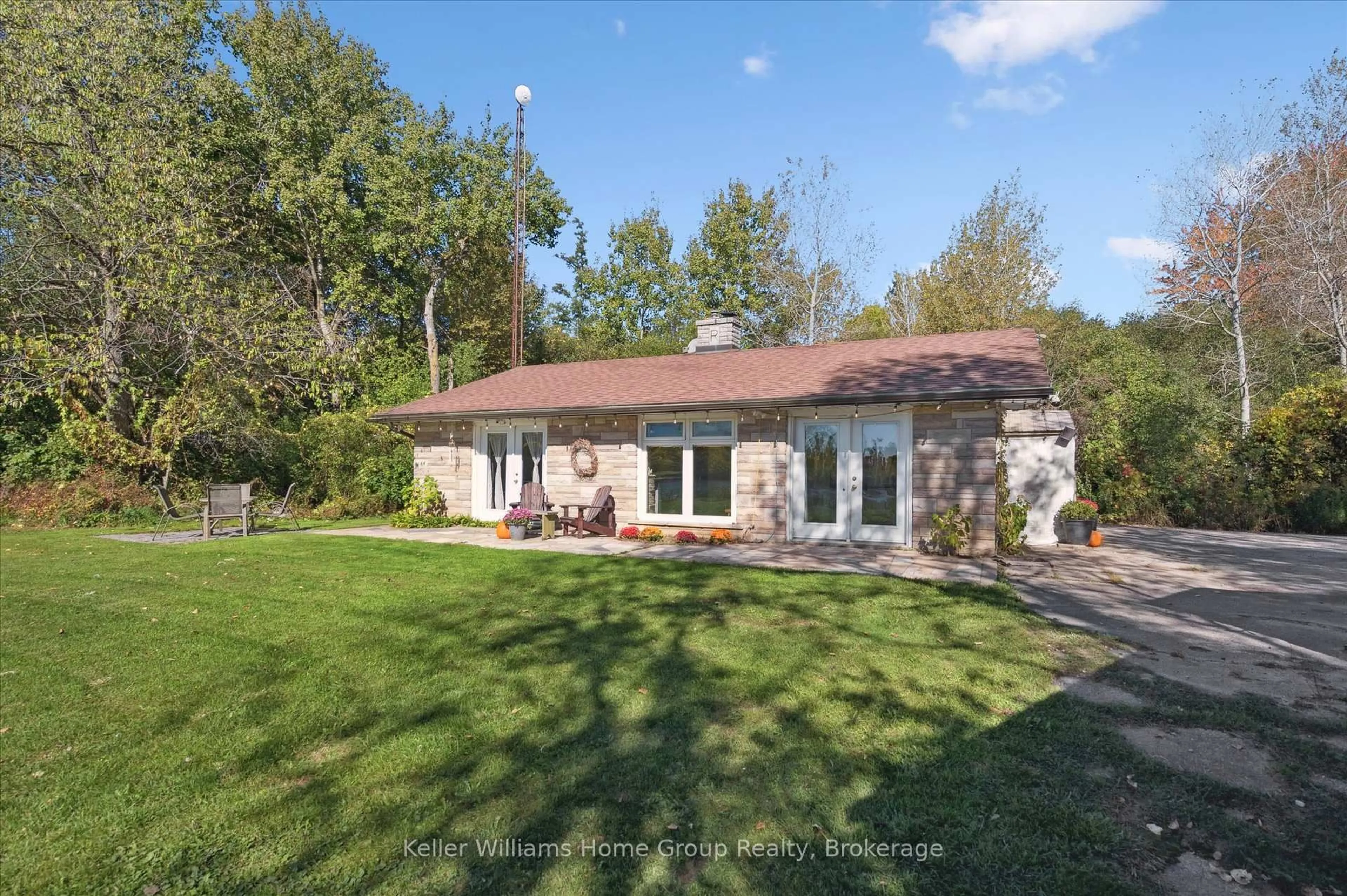 A pic from outside/outdoor area/front of a property/back of a property/a pic from drone, street for 568 Black St, Centre Wellington Ontario N1M 0A3