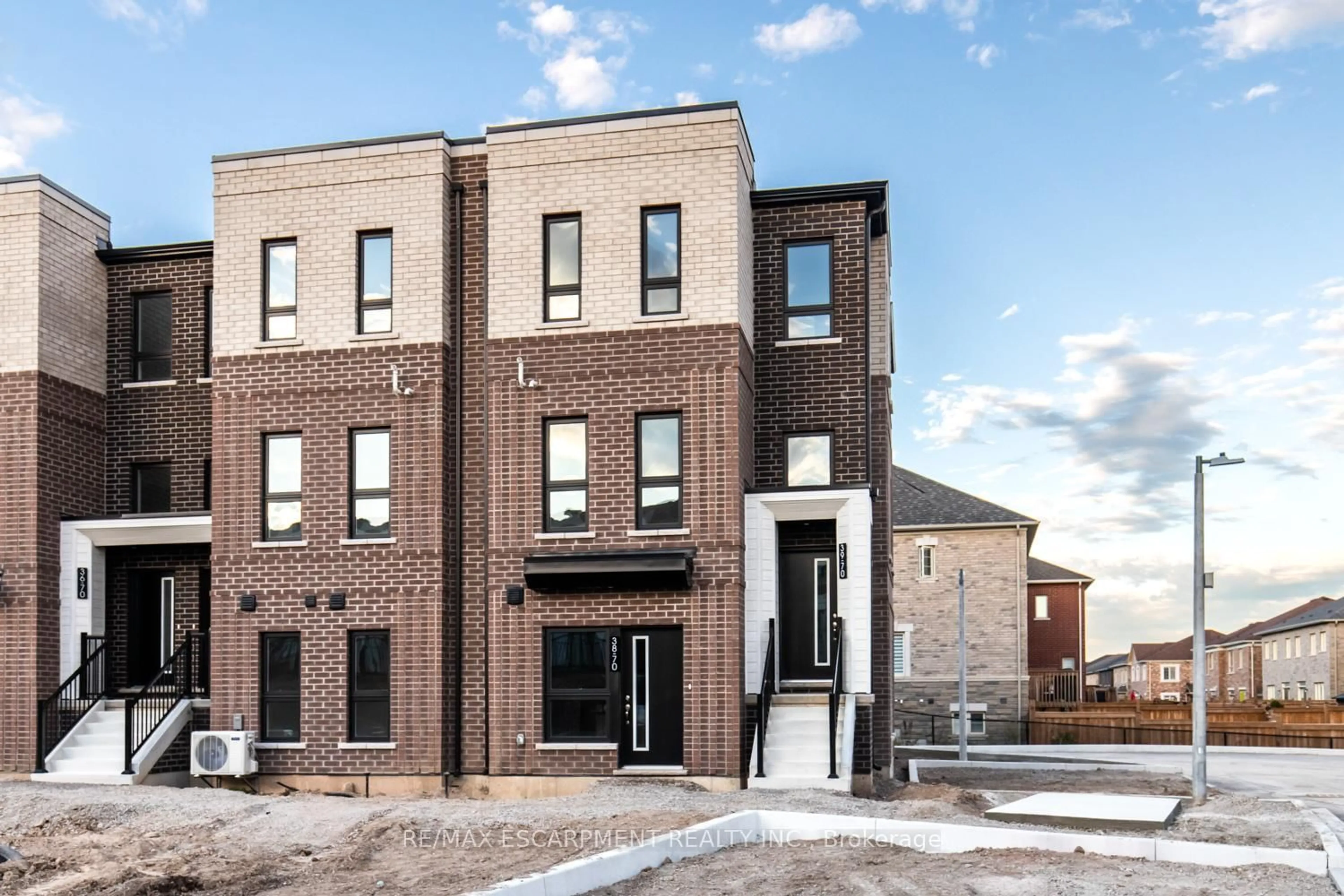 Home with brick exterior material, building for 70 Kenesky Dr #39, Hamilton Ontario L0R 2H7