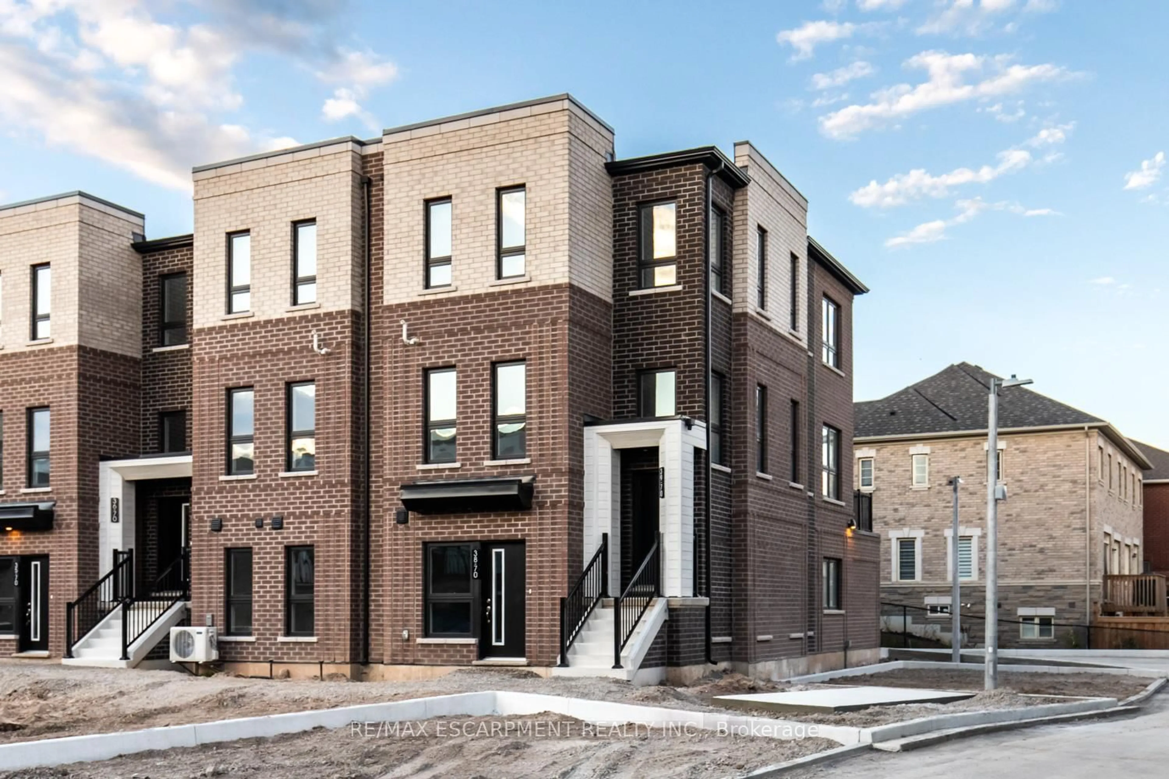 Home with brick exterior material, building for 70 Kenesky Dr #39, Hamilton Ontario L0R 2H7