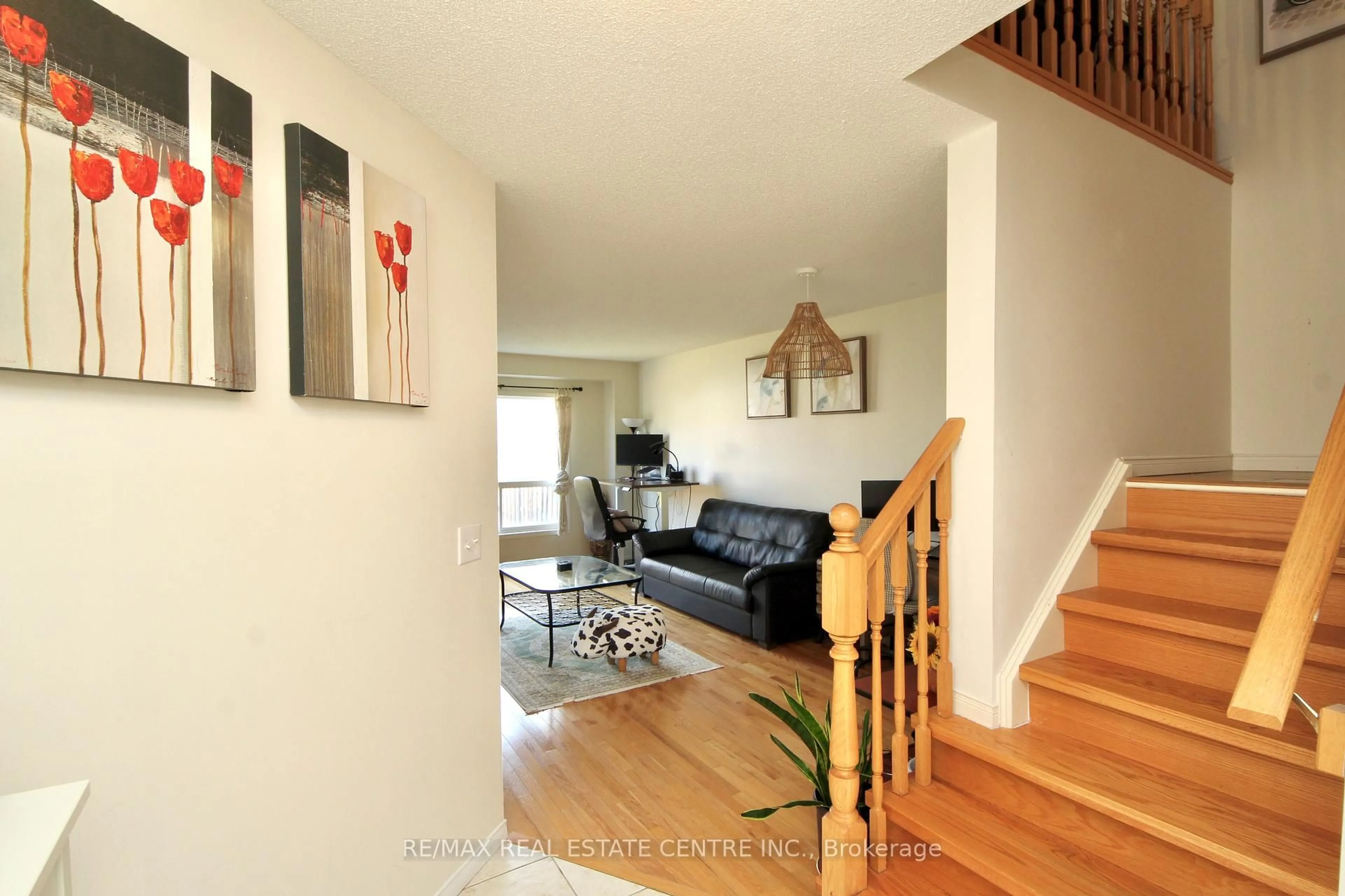 Indoor entryway for 40 EUGENE Dr, Guelph Ontario N1L 1P6