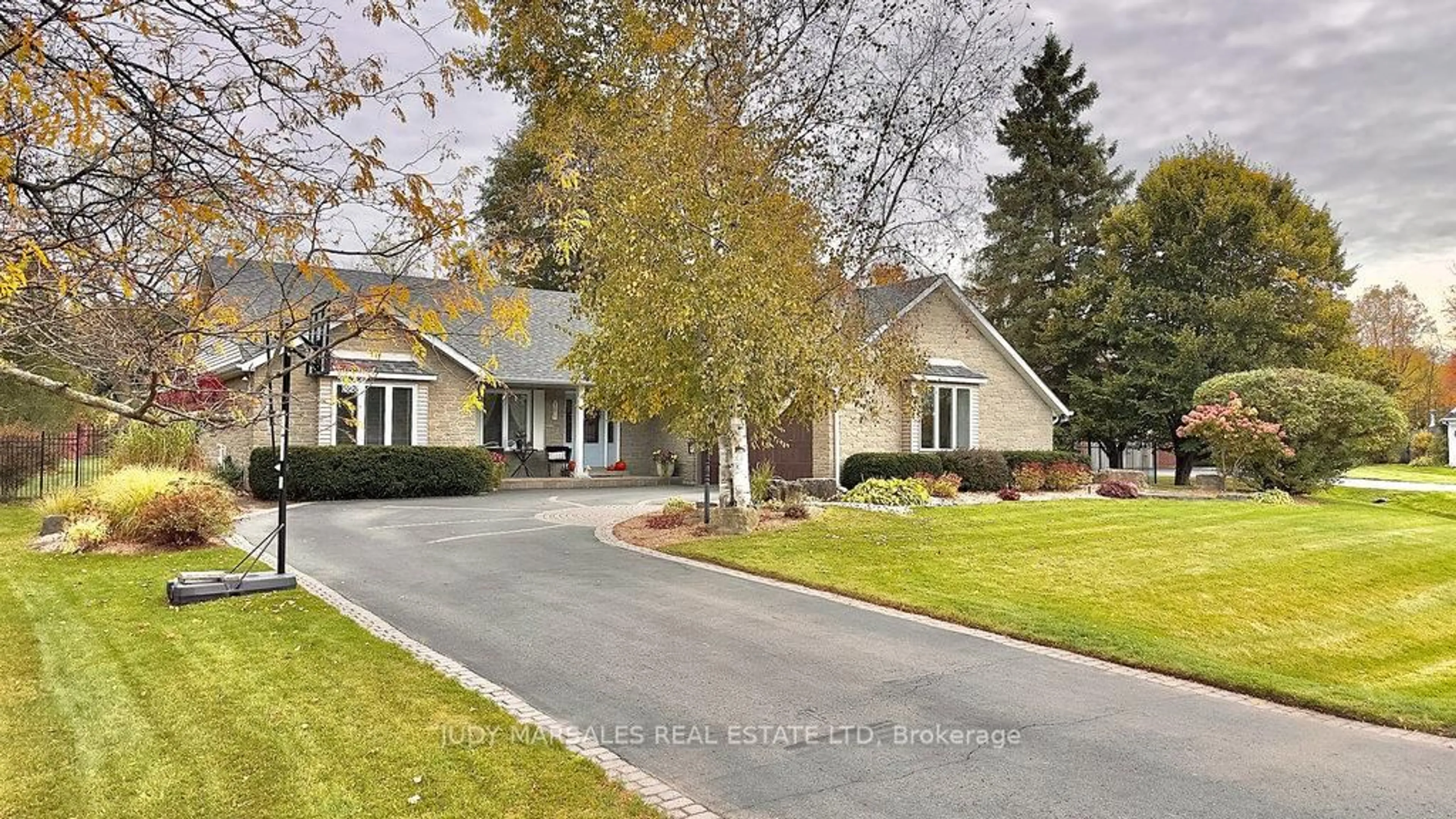 Unknown for 20 Meander Clse, Hamilton Ontario L0R 1H1
