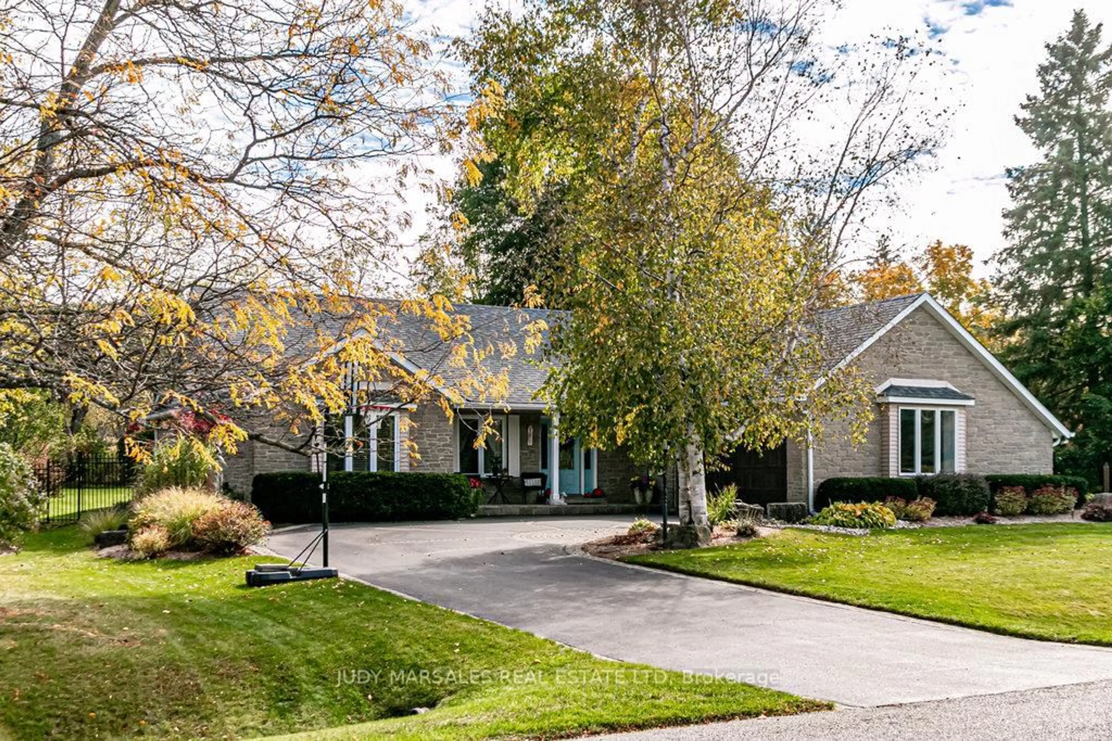 Home with brick exterior material, street for 20 Meander Clse, Hamilton Ontario L0R 1H1