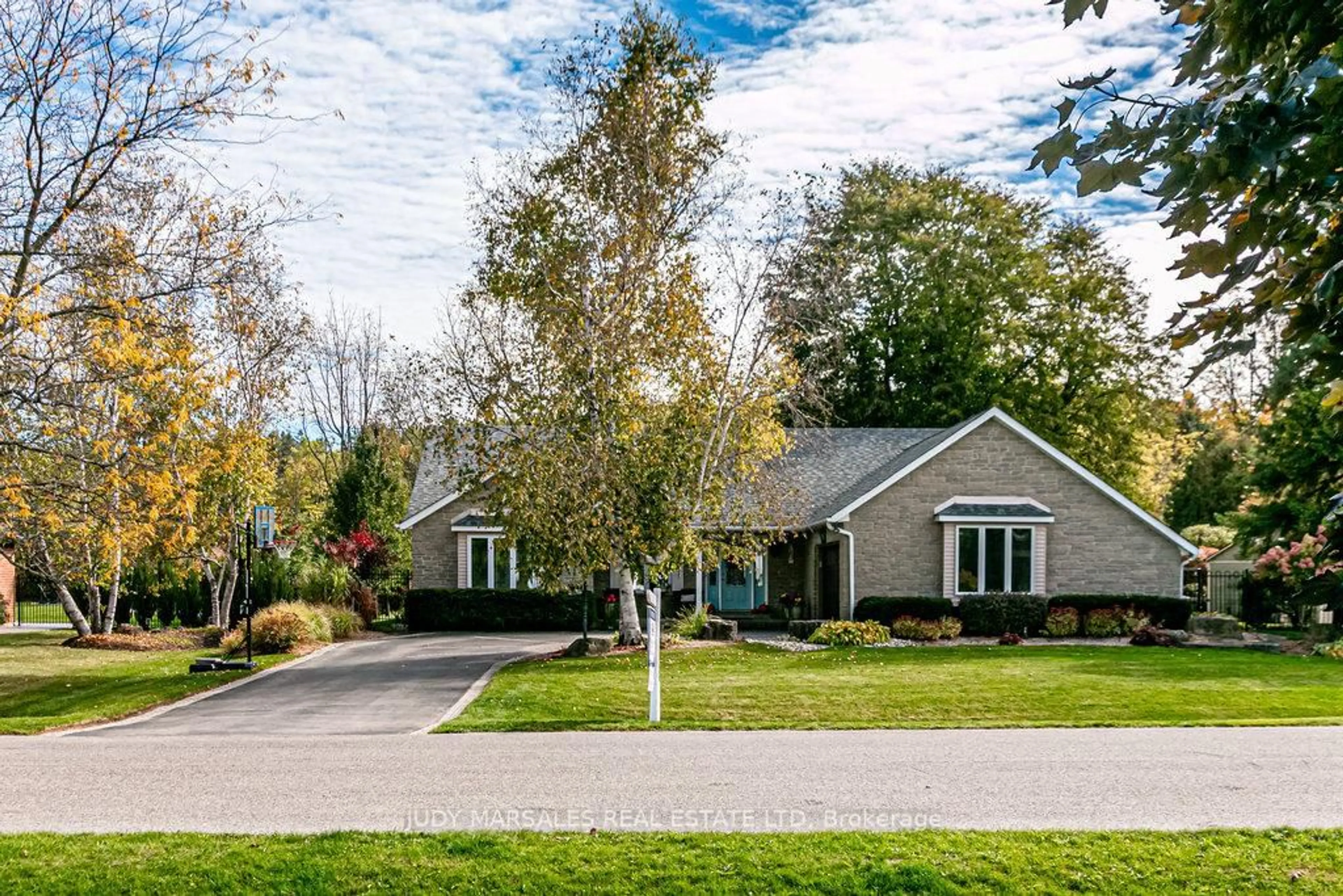 Home with brick exterior material, street for 20 Meander Clse, Hamilton Ontario L0R 1H1