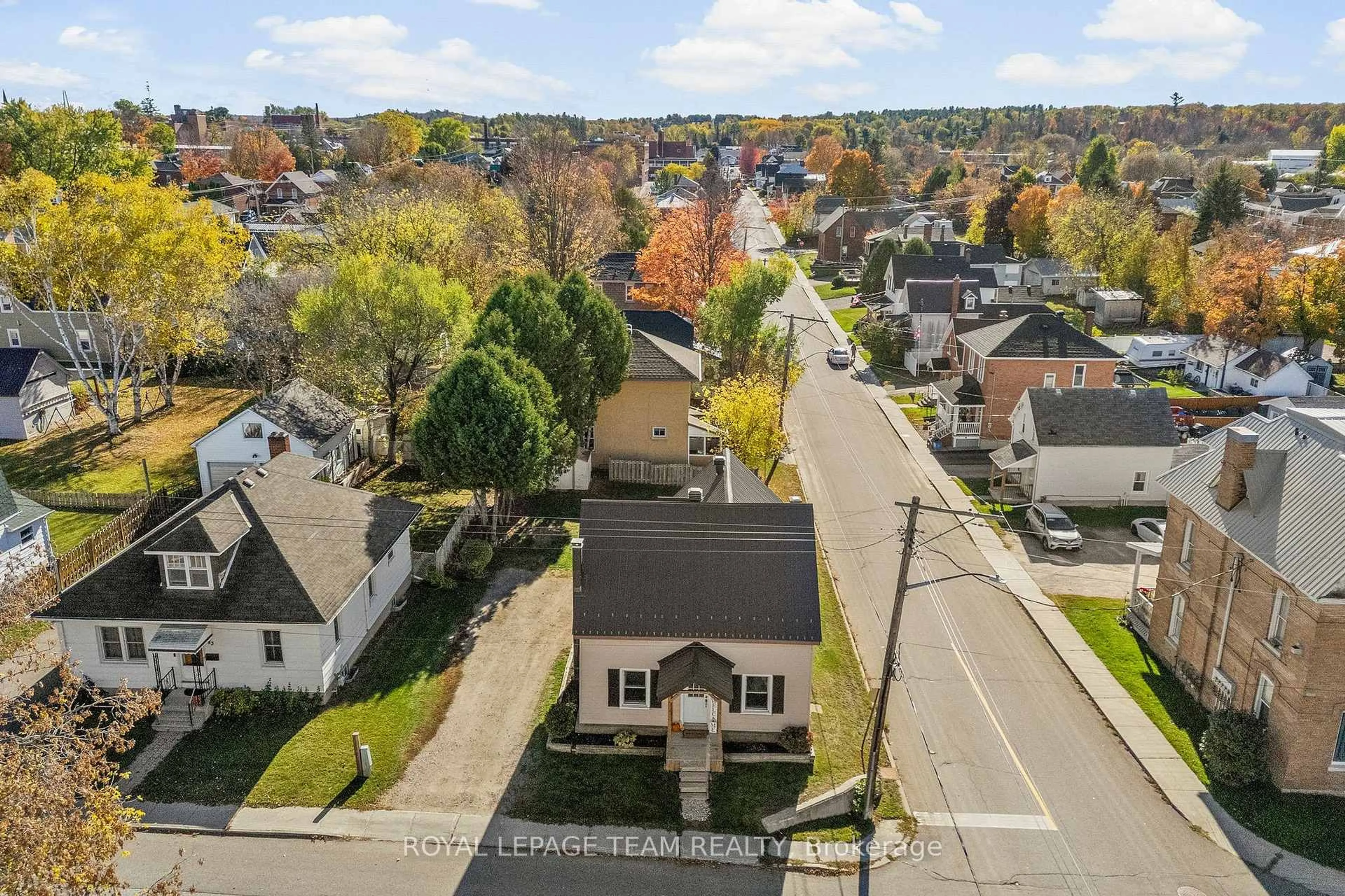 A pic from outside/outdoor area/front of a property/back of a property/a pic from drone, street for 145 Munroe Ave, Renfrew Ontario K7V 3L2