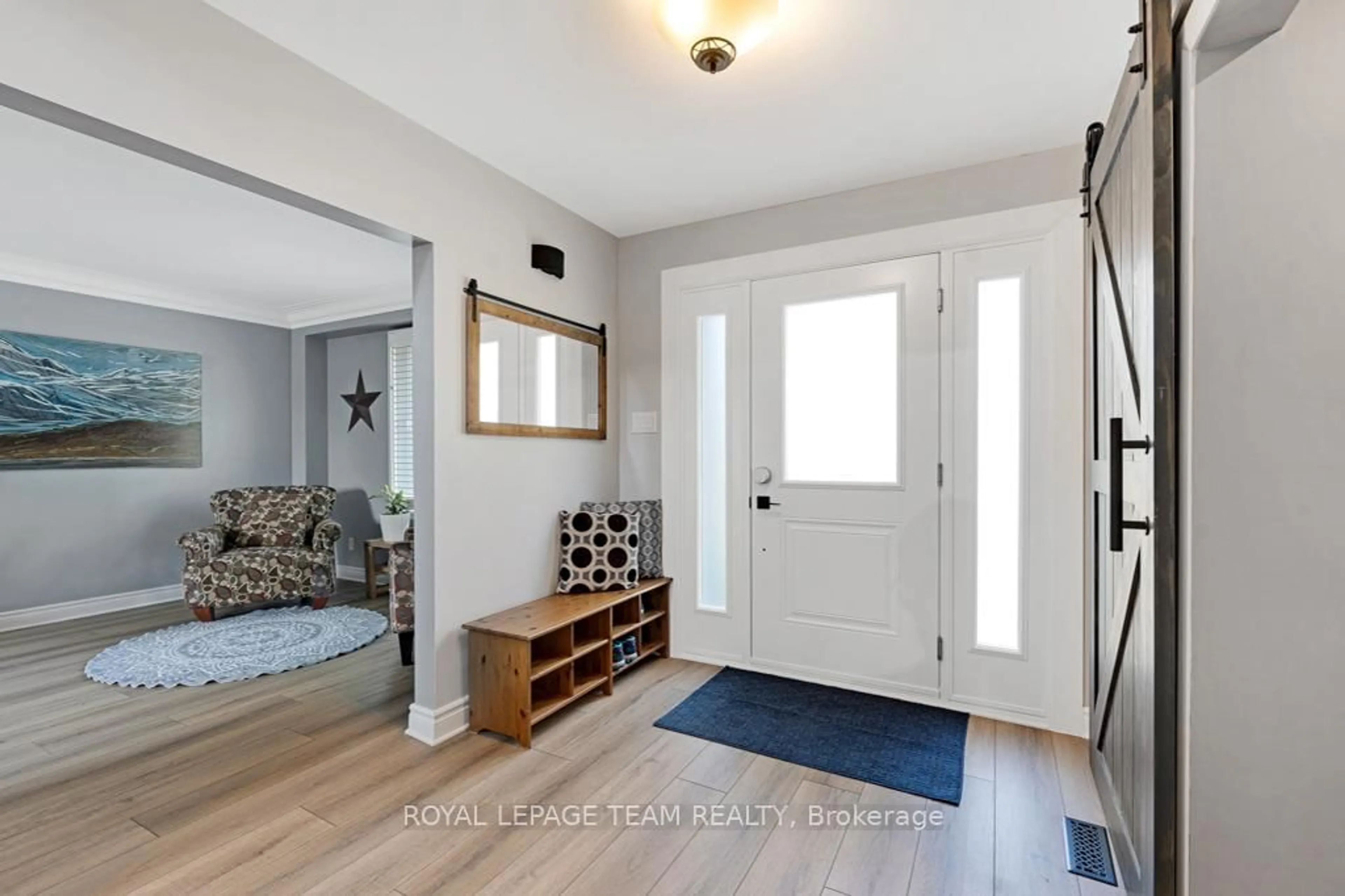 Indoor entryway for 3 Roberta Cres, Ottawa Ontario K2J 1G5