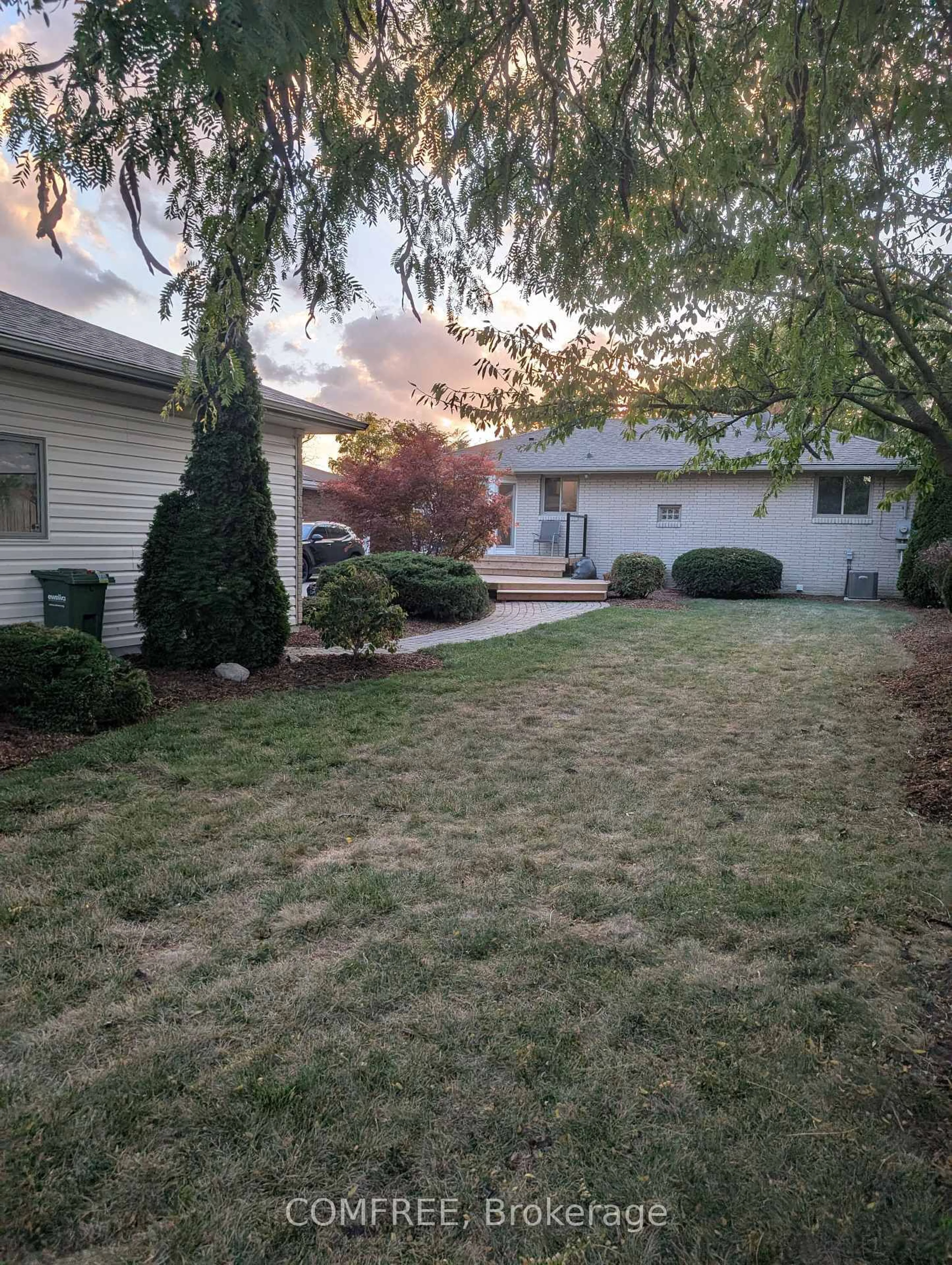 A pic from outside/outdoor area/front of a property/back of a property/a pic from drone, street for 254 Grace Rd, Tecumseh Ontario N8N 2G7