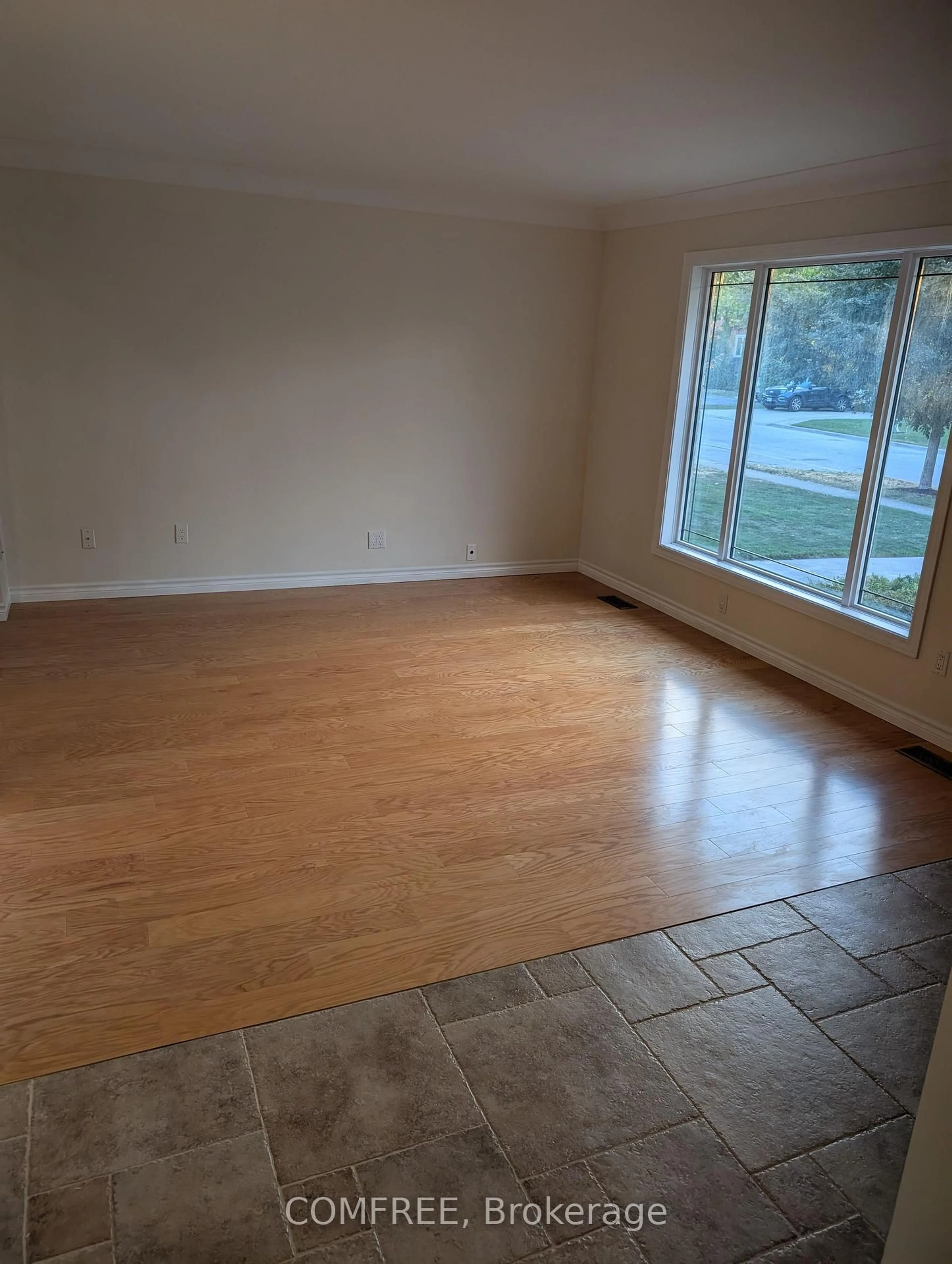 A pic of a room for 254 Grace Rd, Tecumseh Ontario N8N 2G7