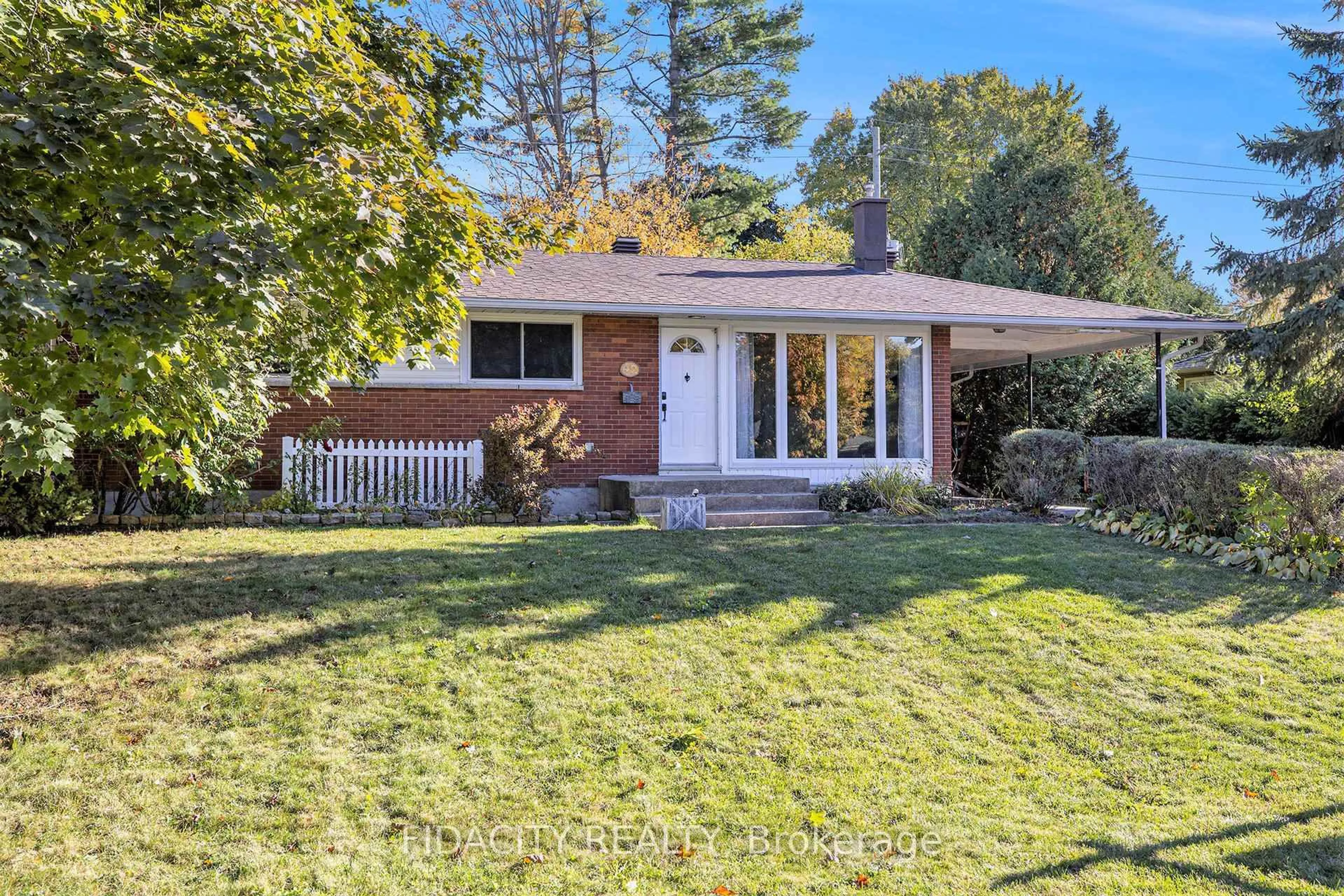 Unknown for 42 Stinson Ave, Ottawa Ontario K2H 6N4