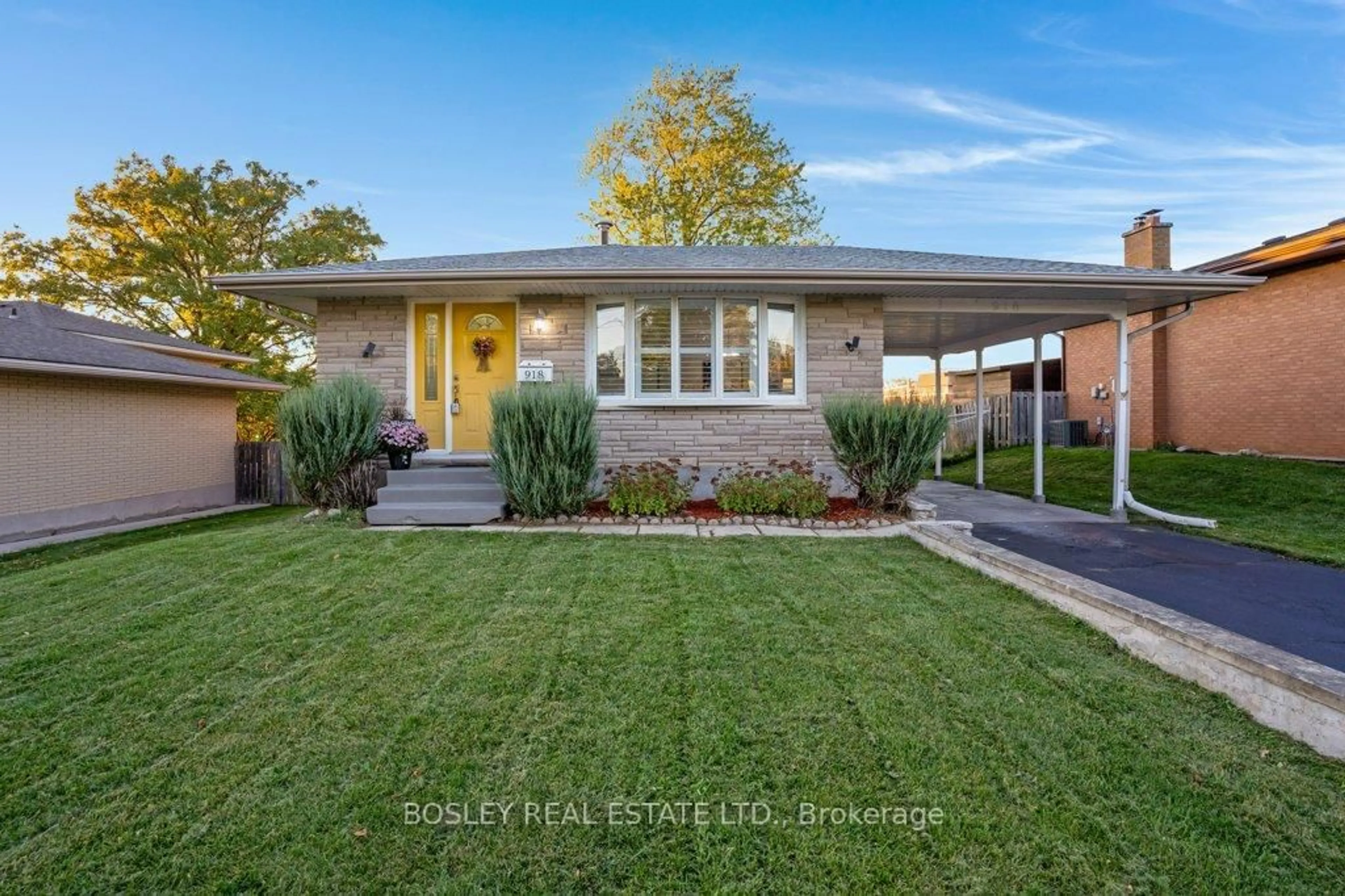 Home with brick exterior material, street for 918 Westminster Dr, Cambridge Ontario N3H 1V2