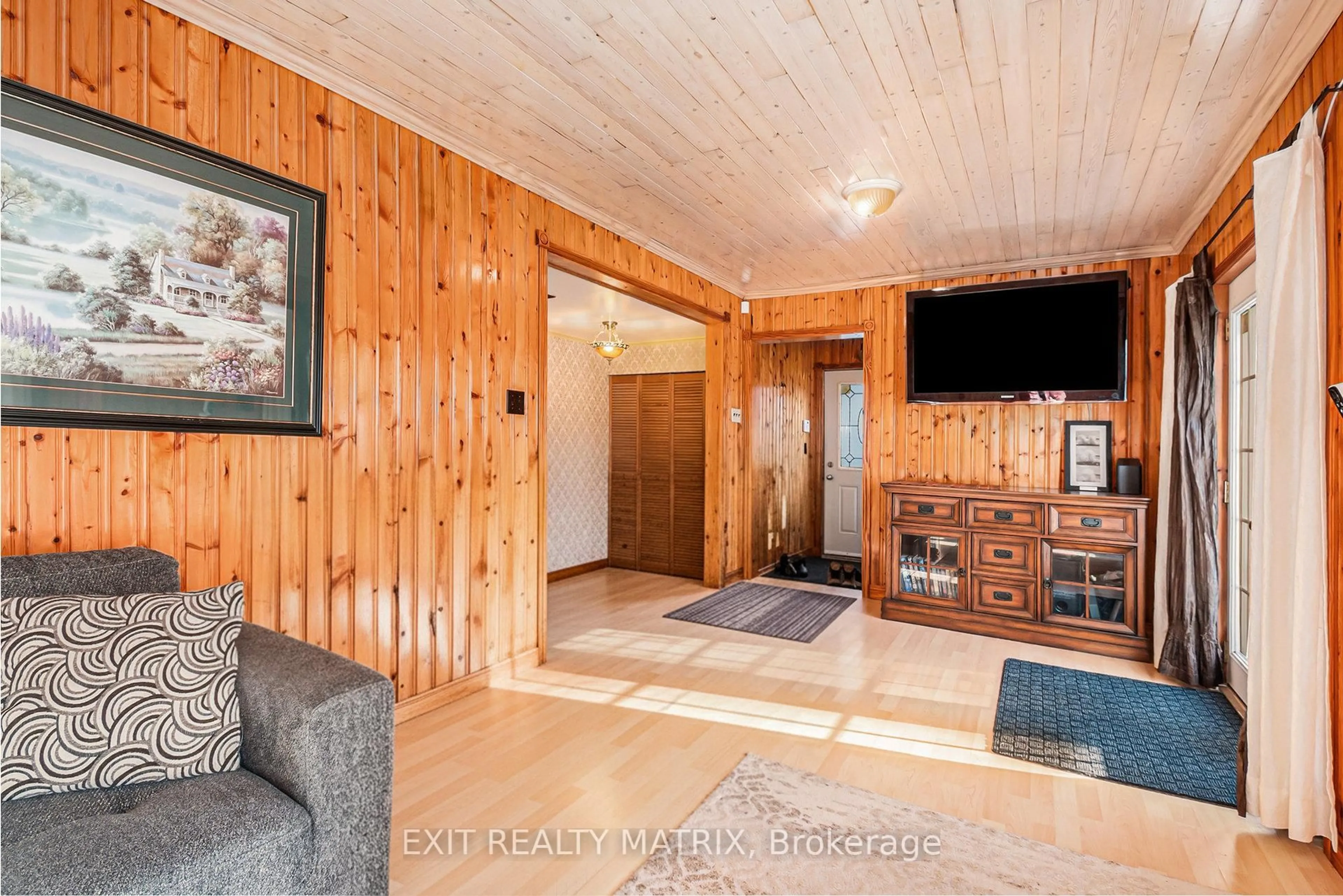 Indoor entryway for 3498 Sarsfield Rd, Sarsfield Ontario K0A 3E0