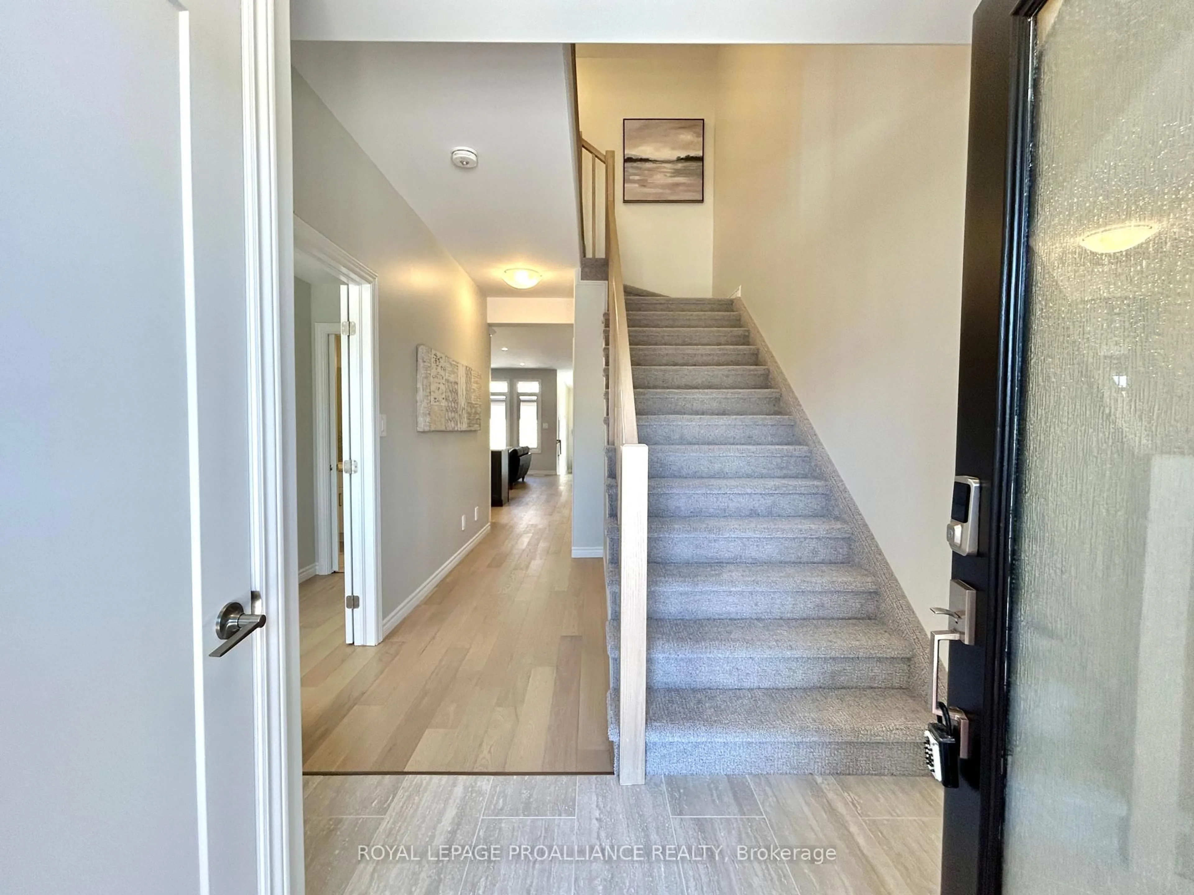 Indoor entryway for 79 Athabaska Dr, Belleville Ontario K8N 0T1