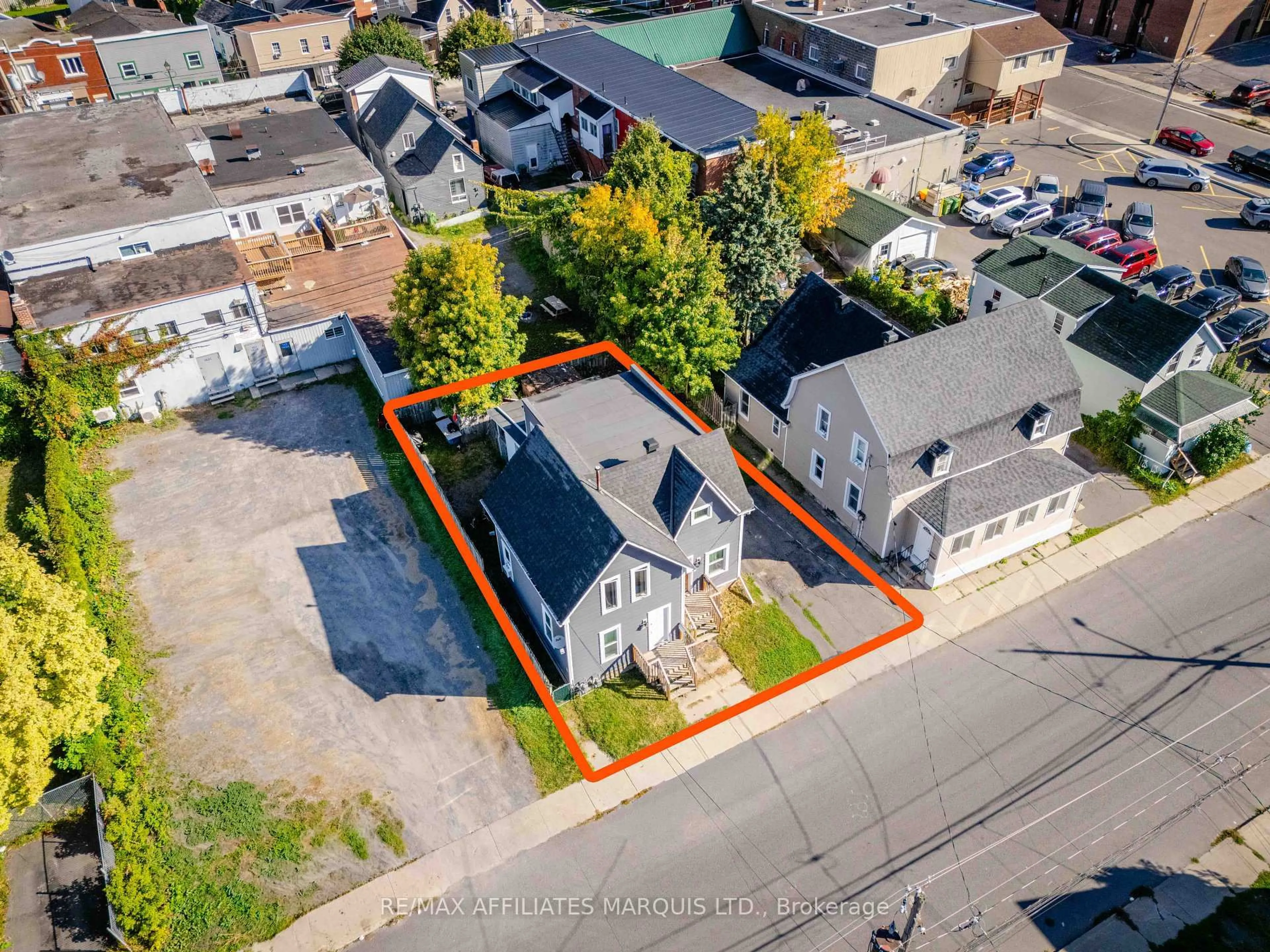A pic from outside/outdoor area/front of a property/back of a property/a pic from drone, street for 24 Lennox St, Cornwall Ontario K6H 1G8