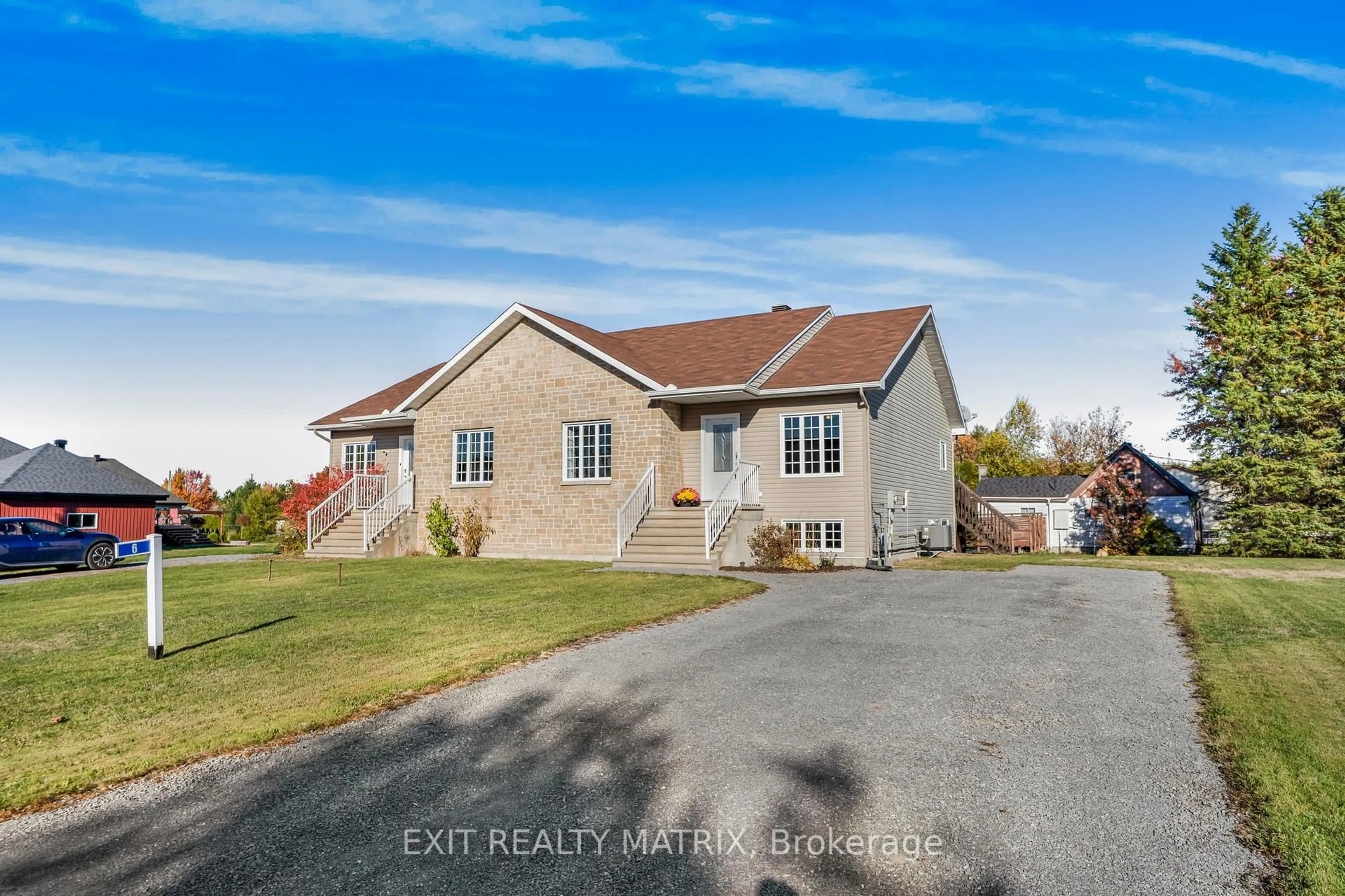 Home with vinyl exterior material, water/lake/river/ocean view for 6 Telegraph Cres, Alfred and Plantagenet Ontario K0B 1A0