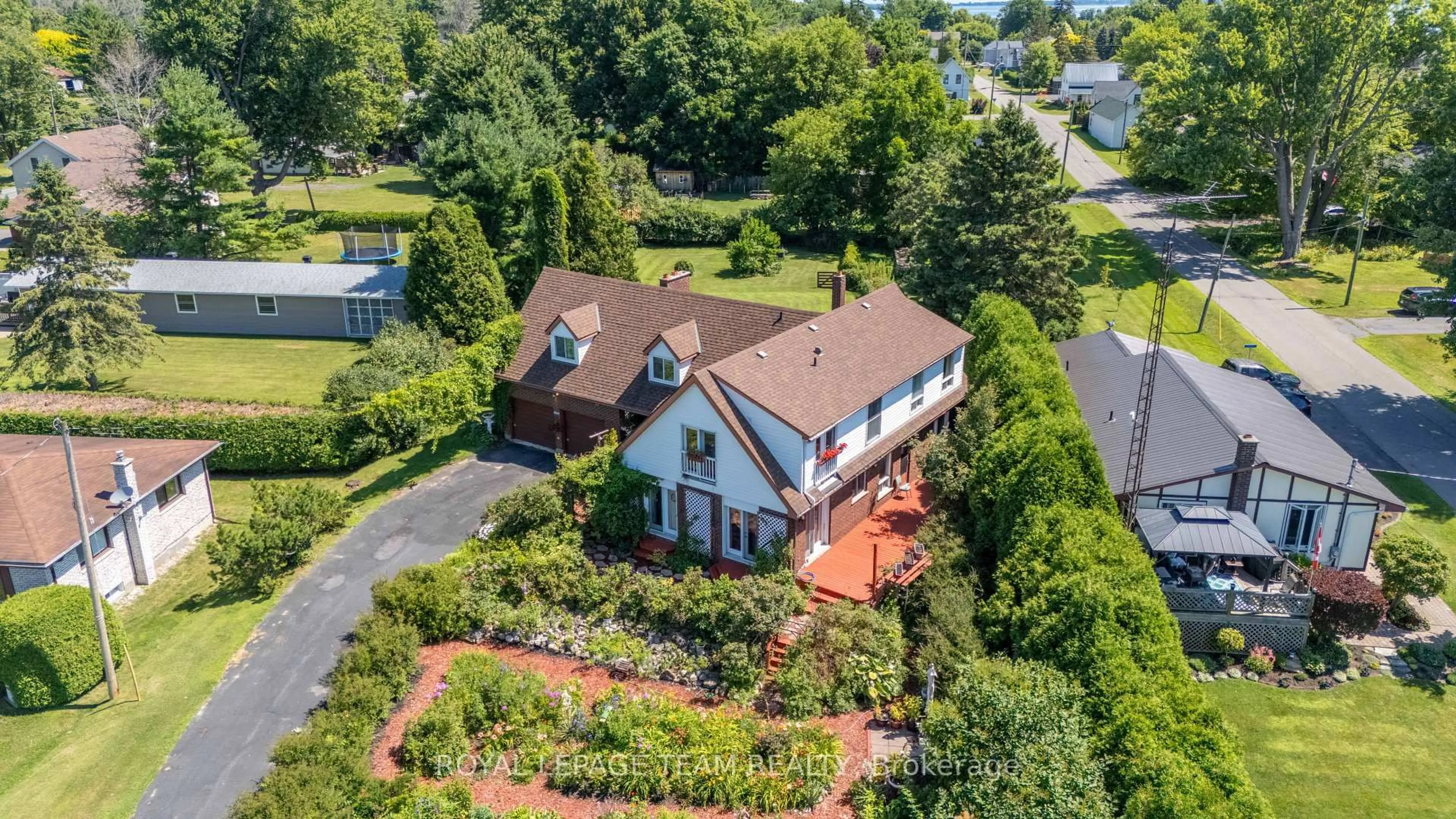 A pic from outside/outdoor area/front of a property/back of a property/a pic from drone, street for 5687 Cherry St, South Dundas Ontario K0C 1X0