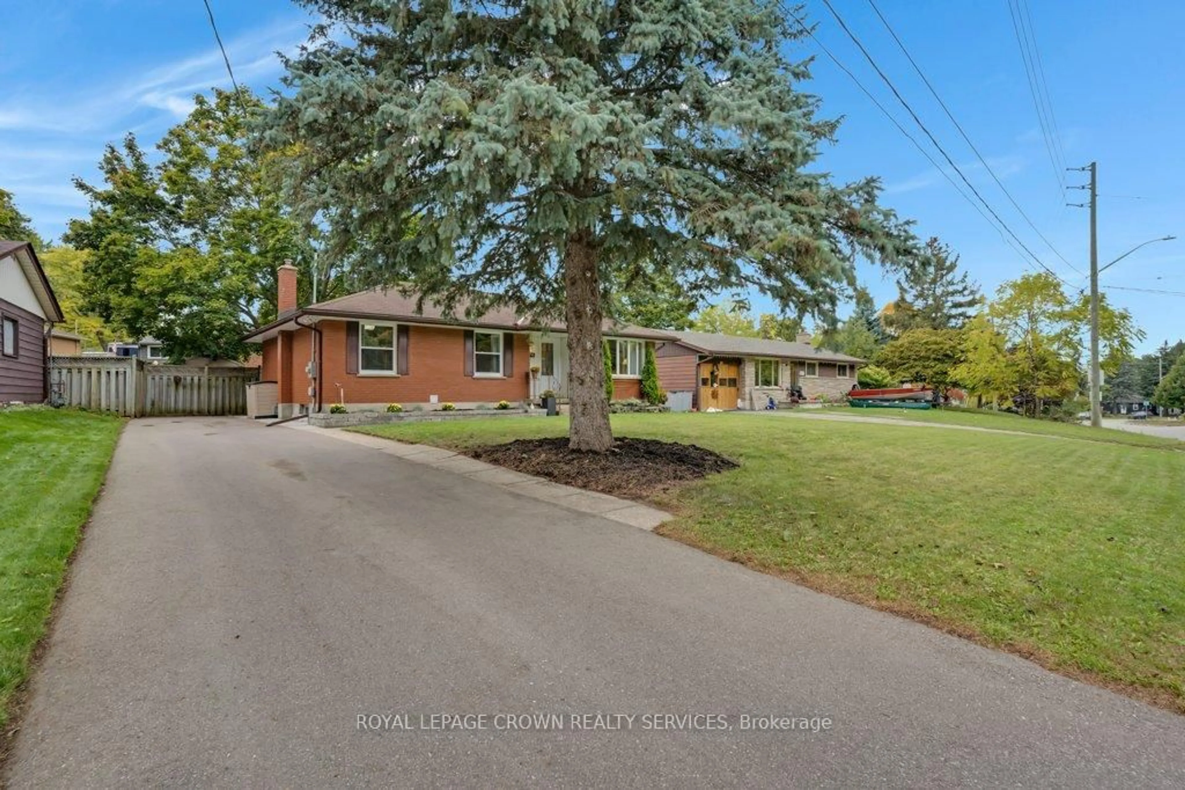 A pic from outside/outdoor area/front of a property/back of a property/a pic from drone, street for 174 Winston Blvd, Cambridge Ontario N3C 1M2