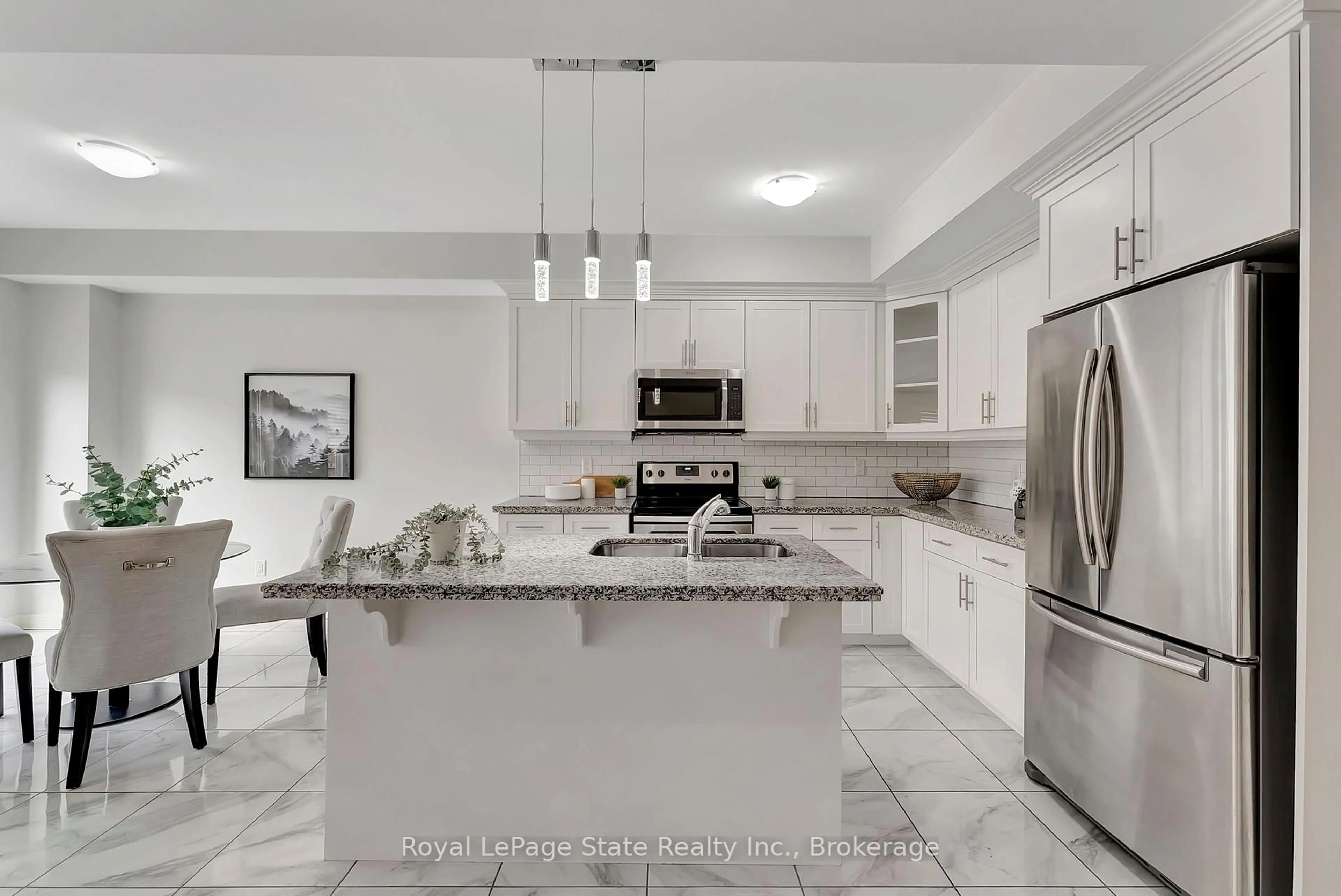 Open concept kitchen, ceramic/tile floor for 98 Shoreview Pl #18, Hamilton Ontario L8E 0J4