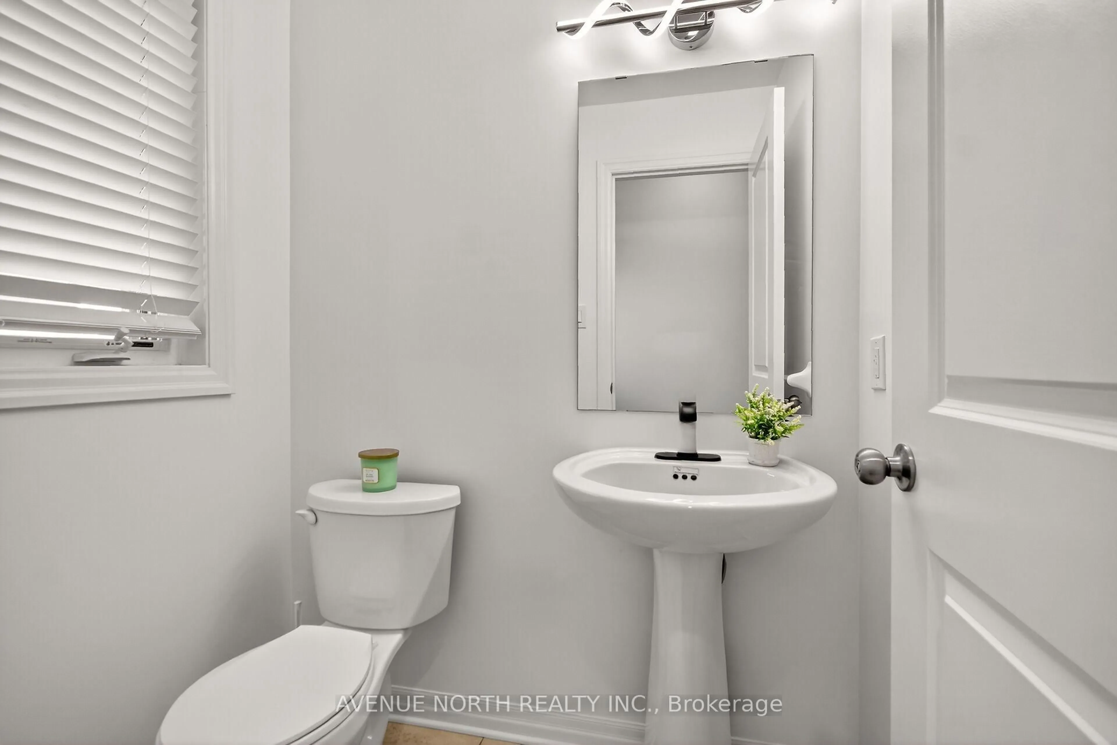 Standard bathroom, ceramic/tile floor for 629 Sunburst St, Ottawa Ontario K1T 0L1