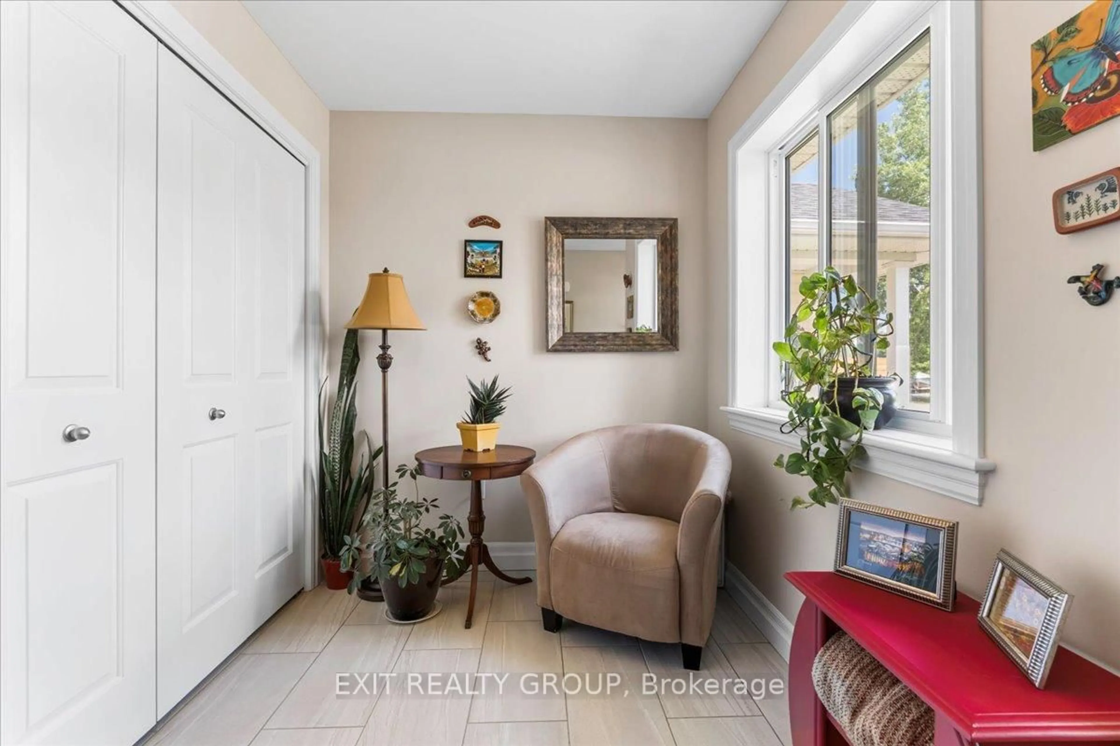 Indoor entryway for 20 Gladstone St, Madoc Ontario K0K 2K0