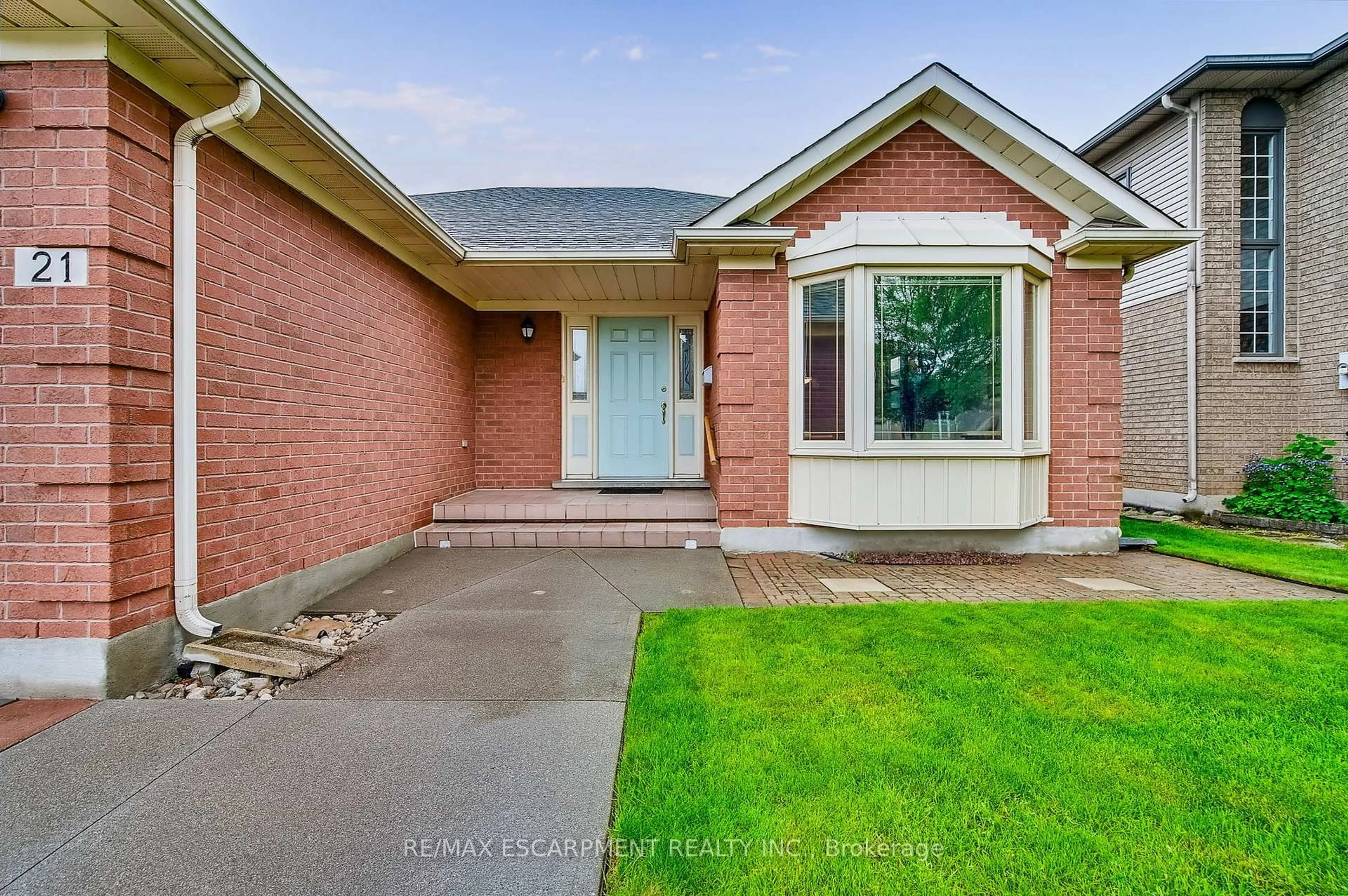 Home with brick exterior material, street for 21 RIVIERA Rdge, Hamilton Ontario L8E 5E6
