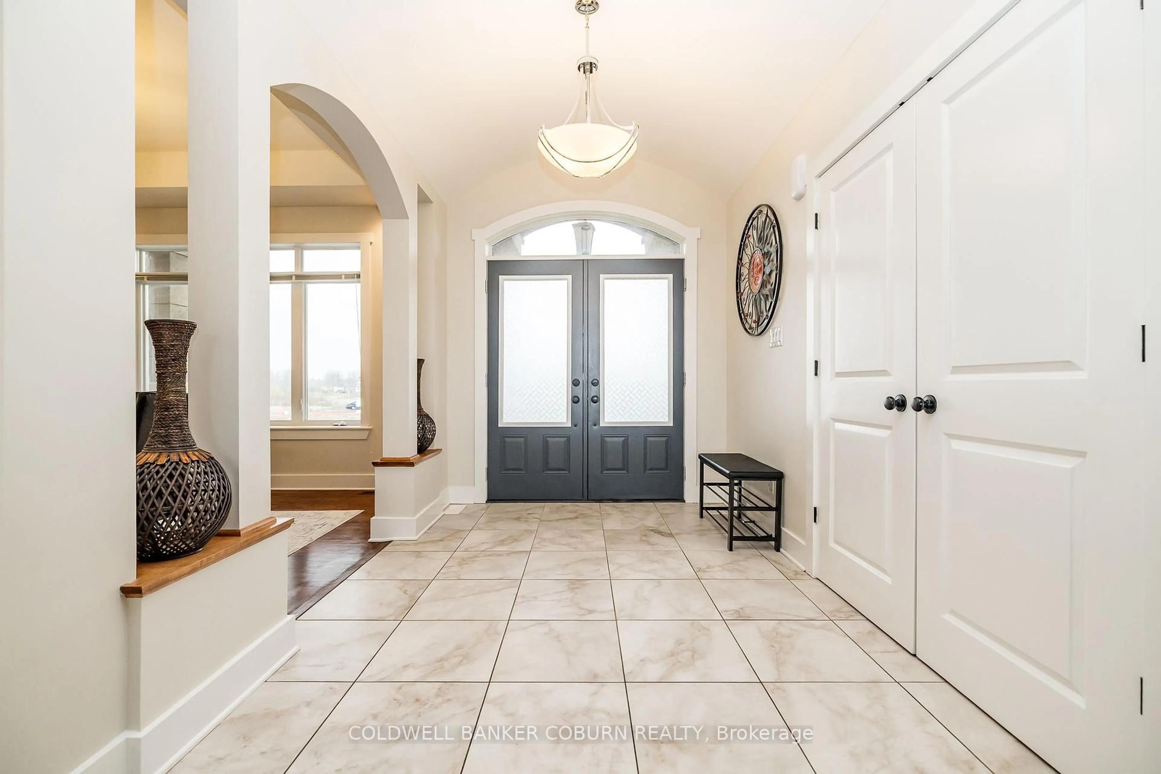 Indoor entryway for 270 West Lake Circ, Carp Ontario K0A 1L0