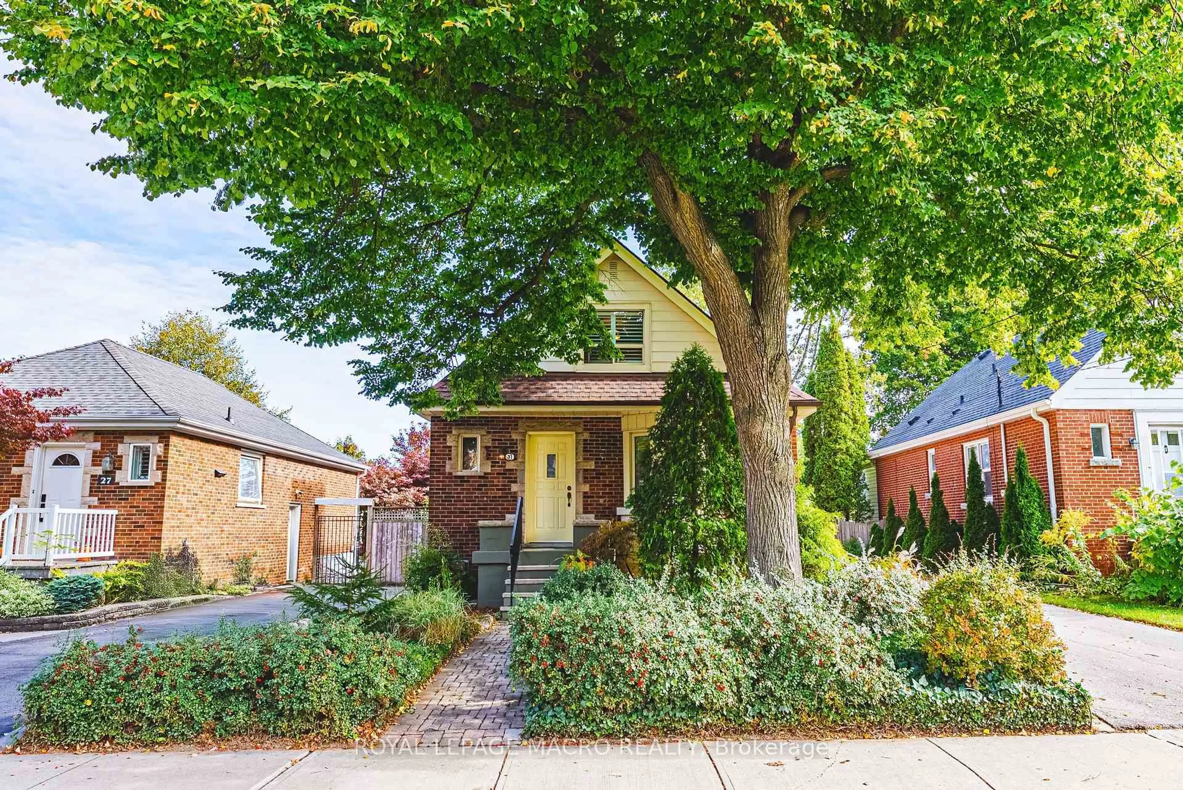 Home with brick exterior material, street for 31 Buchanan St, Hamilton Ontario L9A 2V7