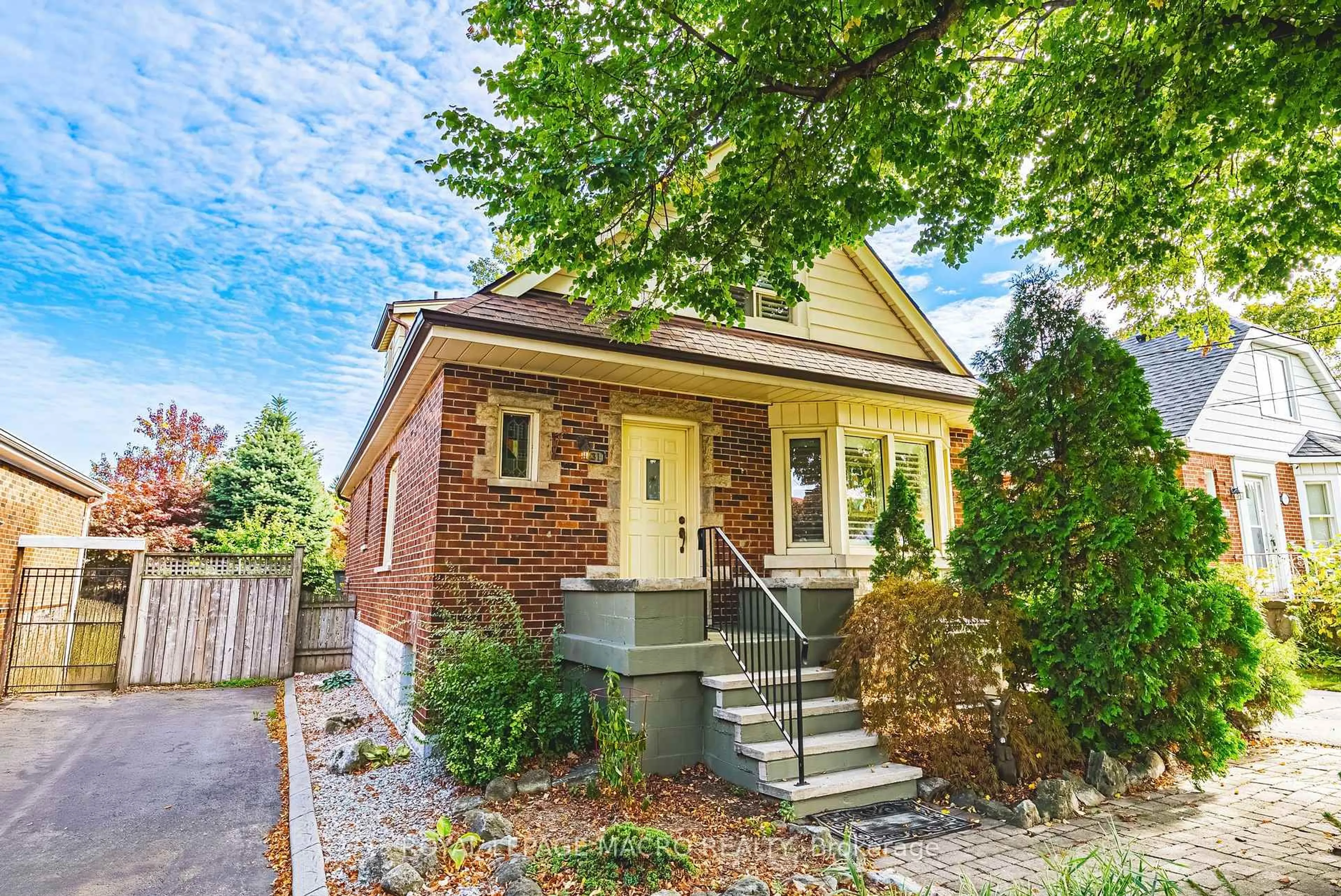Home with brick exterior material, street for 31 Buchanan St, Hamilton Ontario L9A 2V7