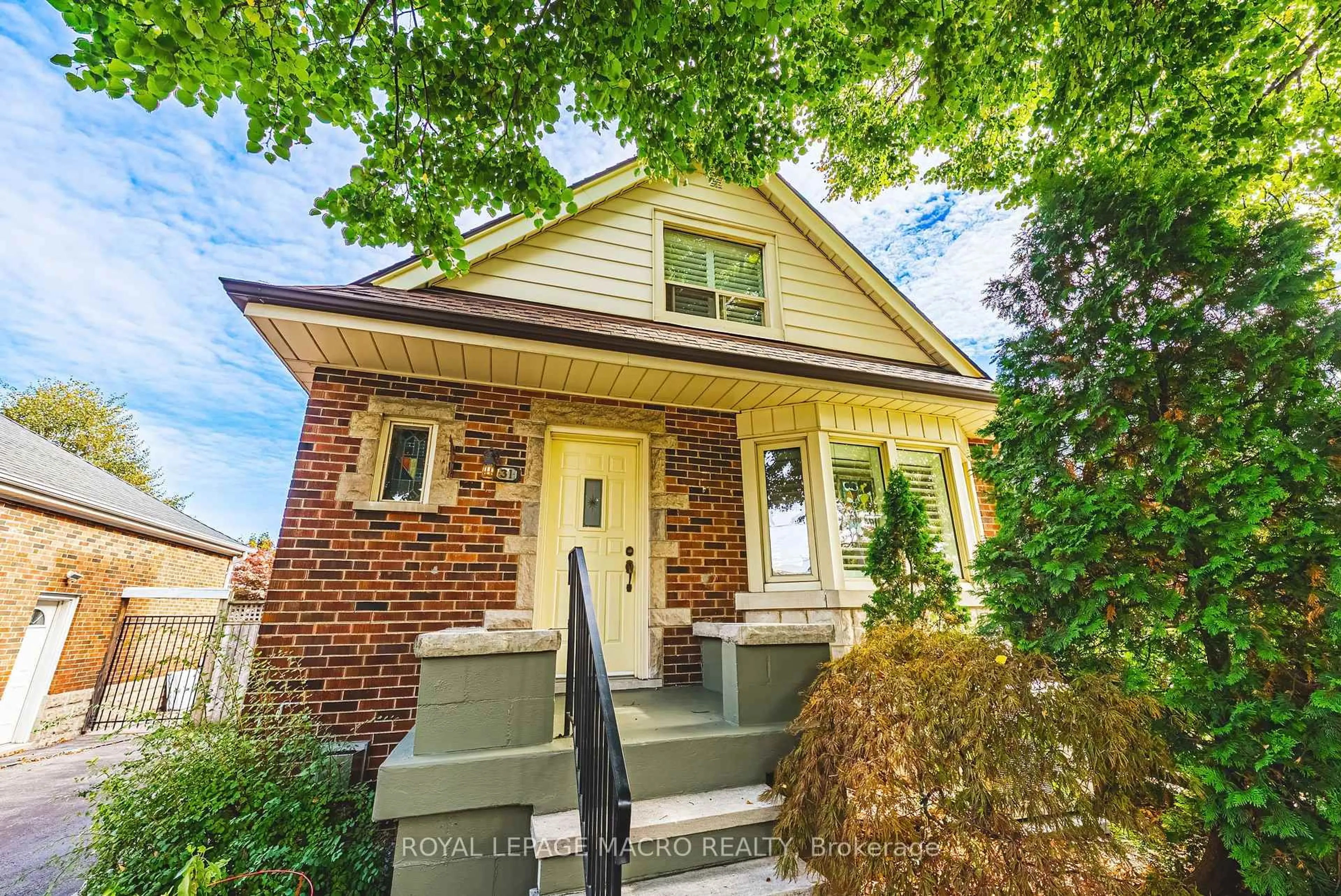 Home with brick exterior material, street for 31 Buchanan St, Hamilton Ontario L9A 2V7