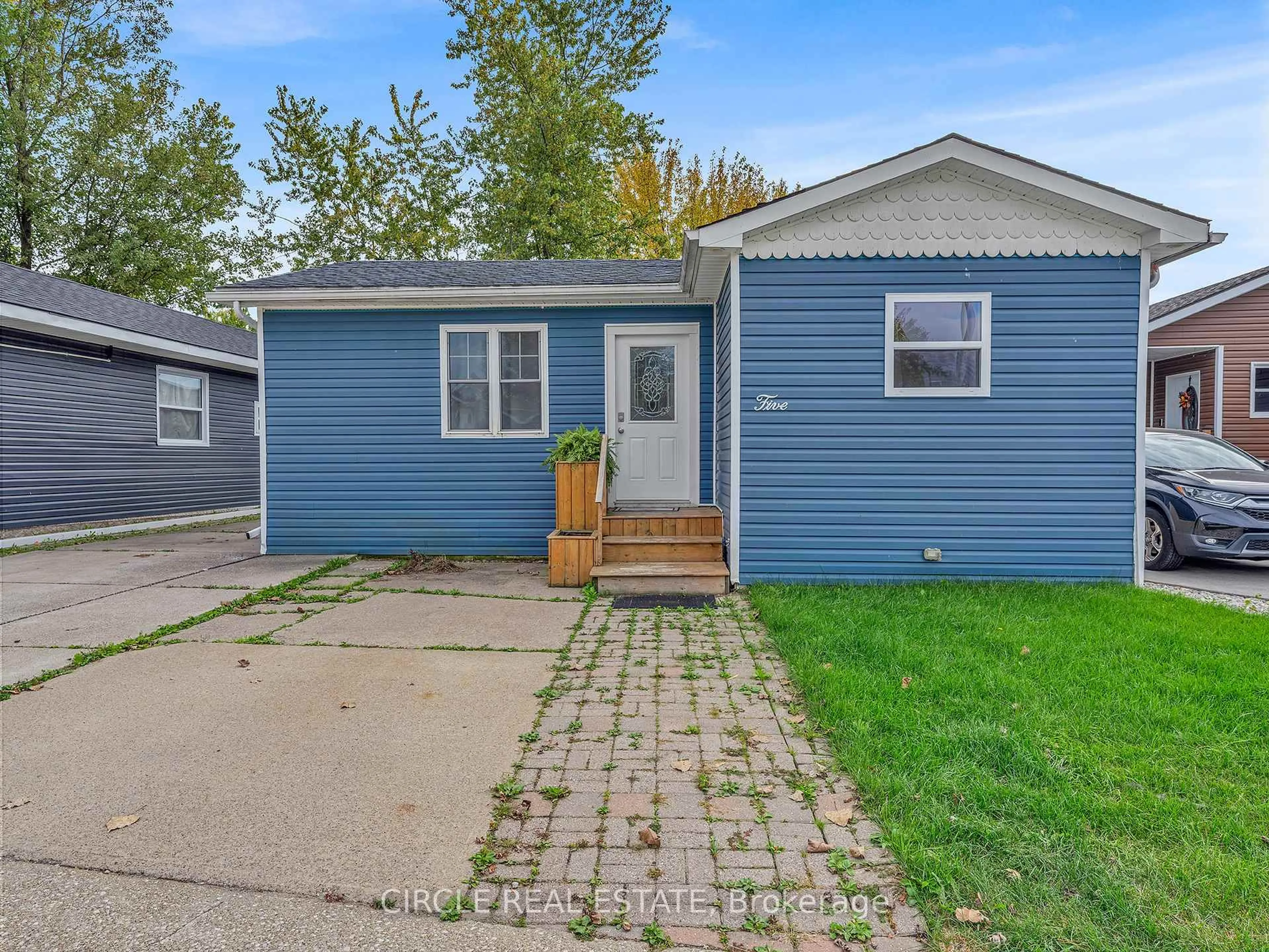 Home with vinyl exterior material, street for 5 Cherry St, Essex Ontario N0R 1J0