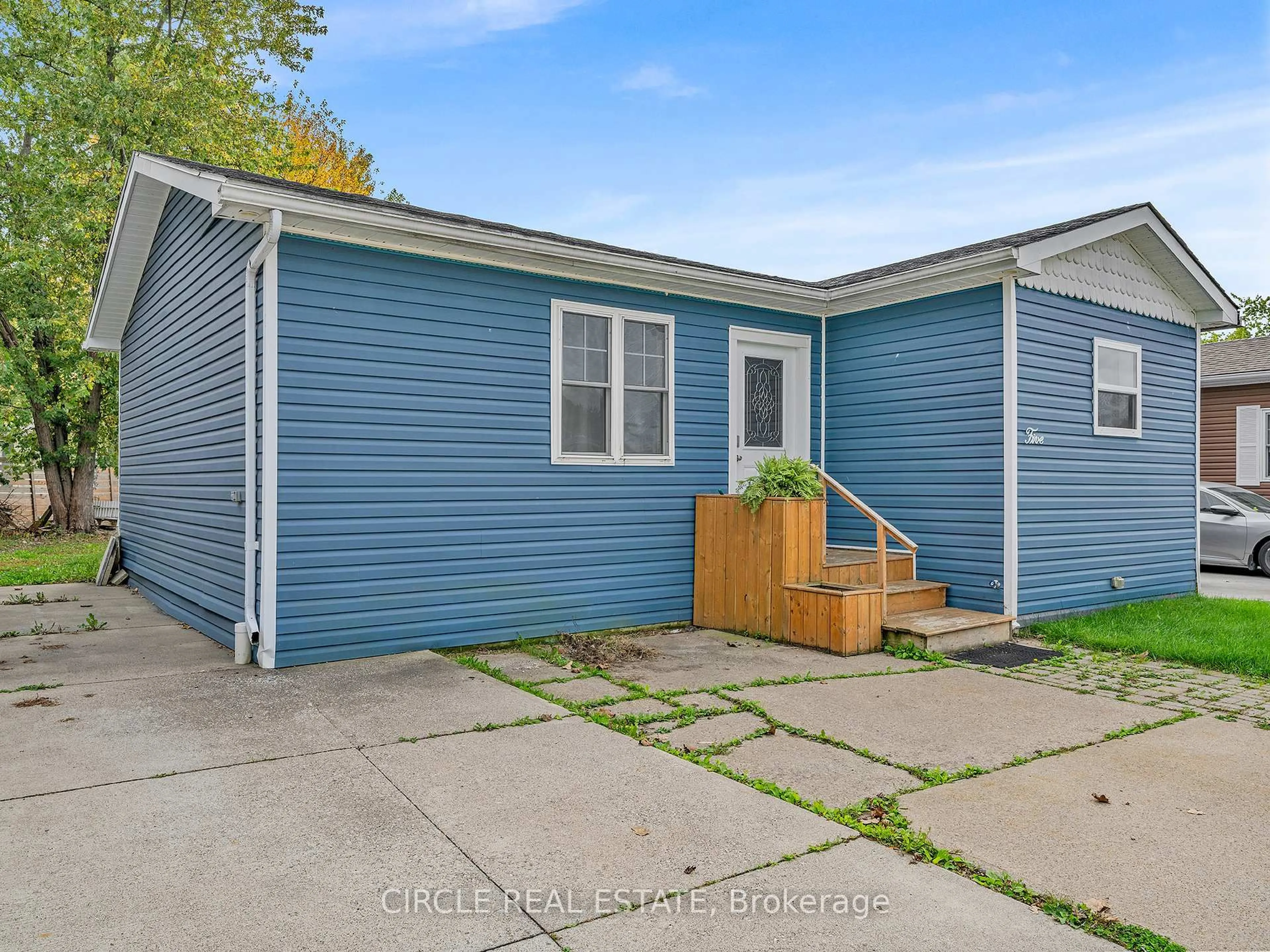Home with vinyl exterior material, street for 5 Cherry St, Essex Ontario N0R 1J0