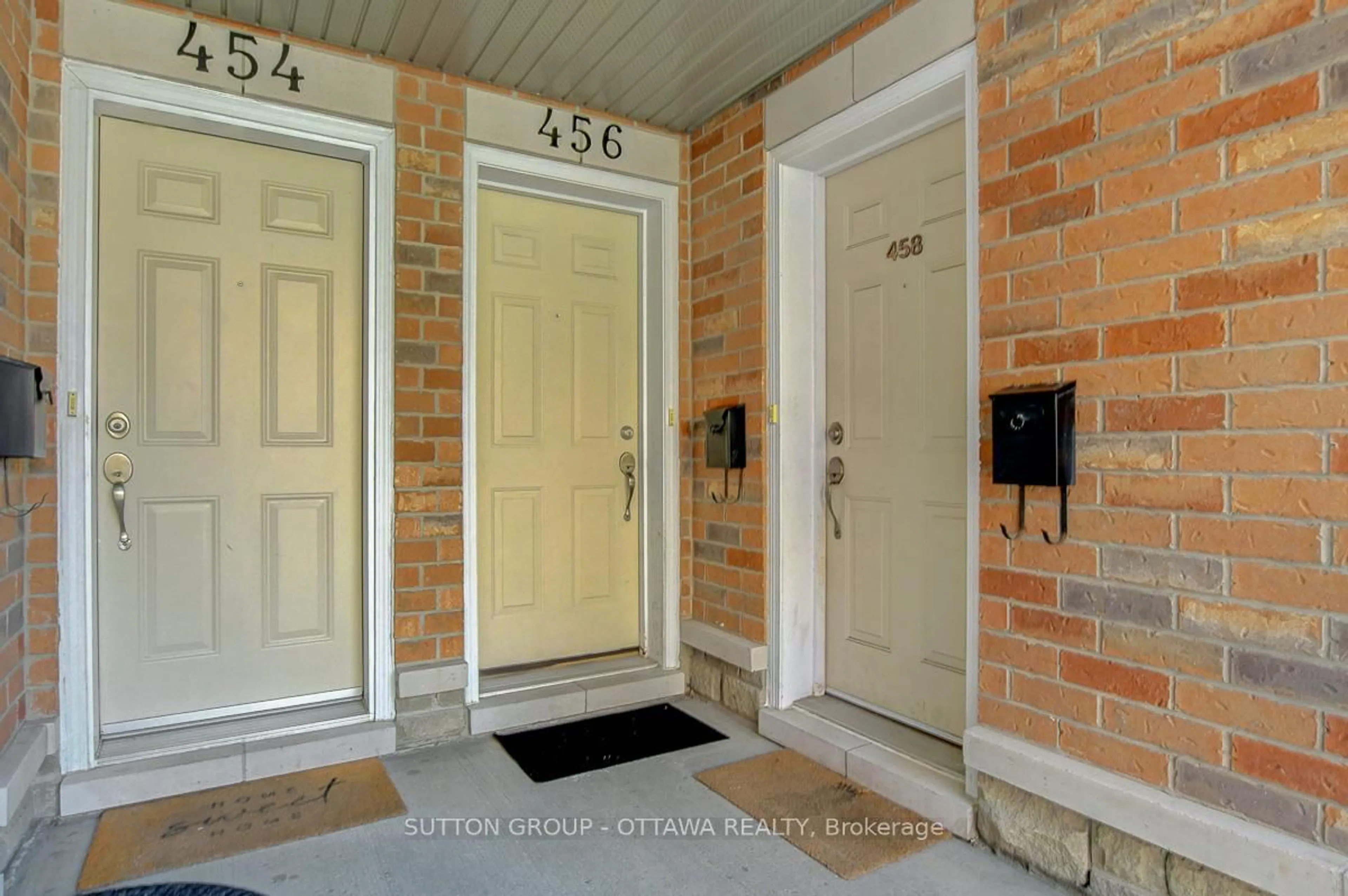 Indoor entryway for 456 Leboutillier Ave #26, Ottawa Ontario K1K 2V7