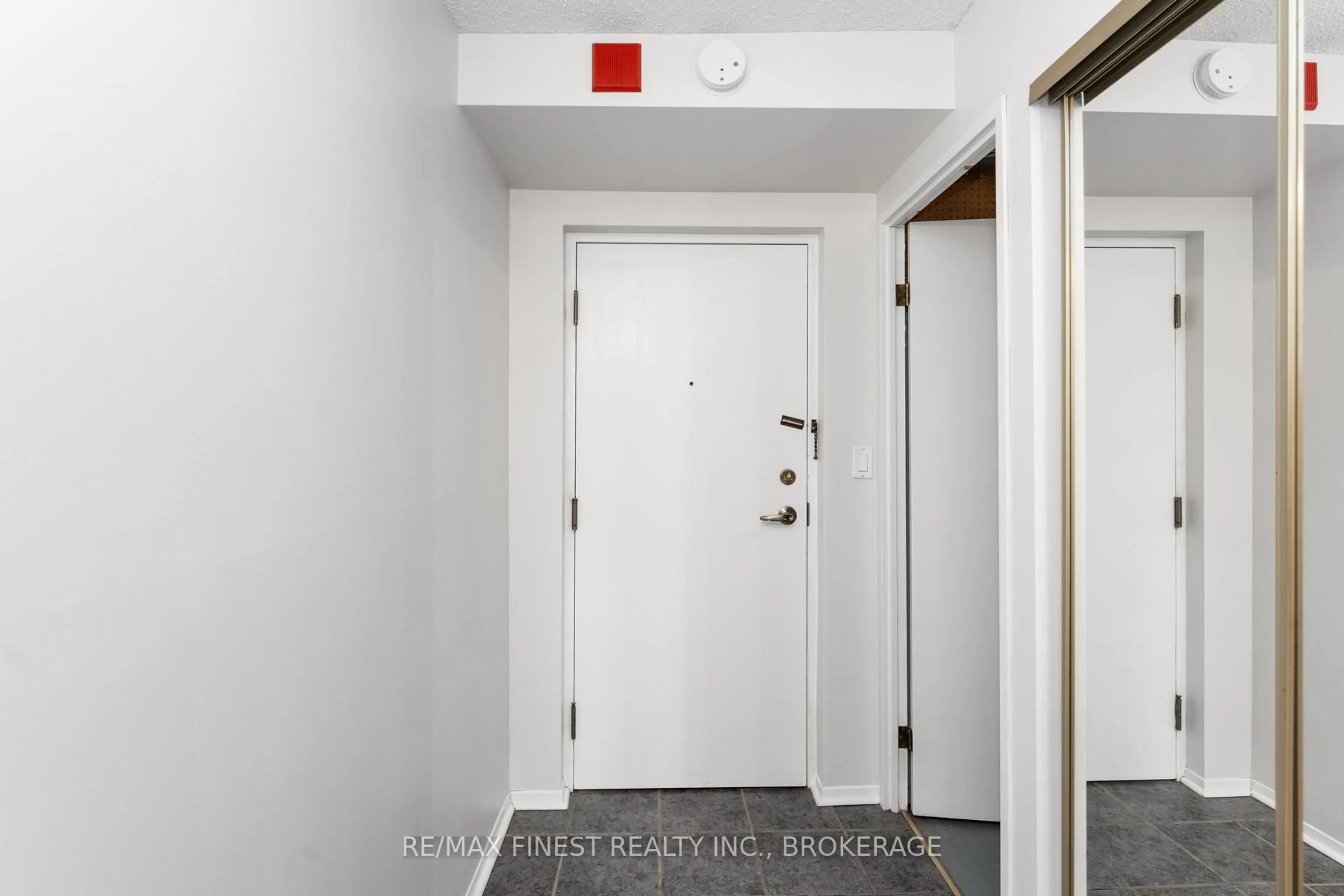 Indoor entryway for 120 Barrett Crt #508, Kingston Ontario K7L 5H6