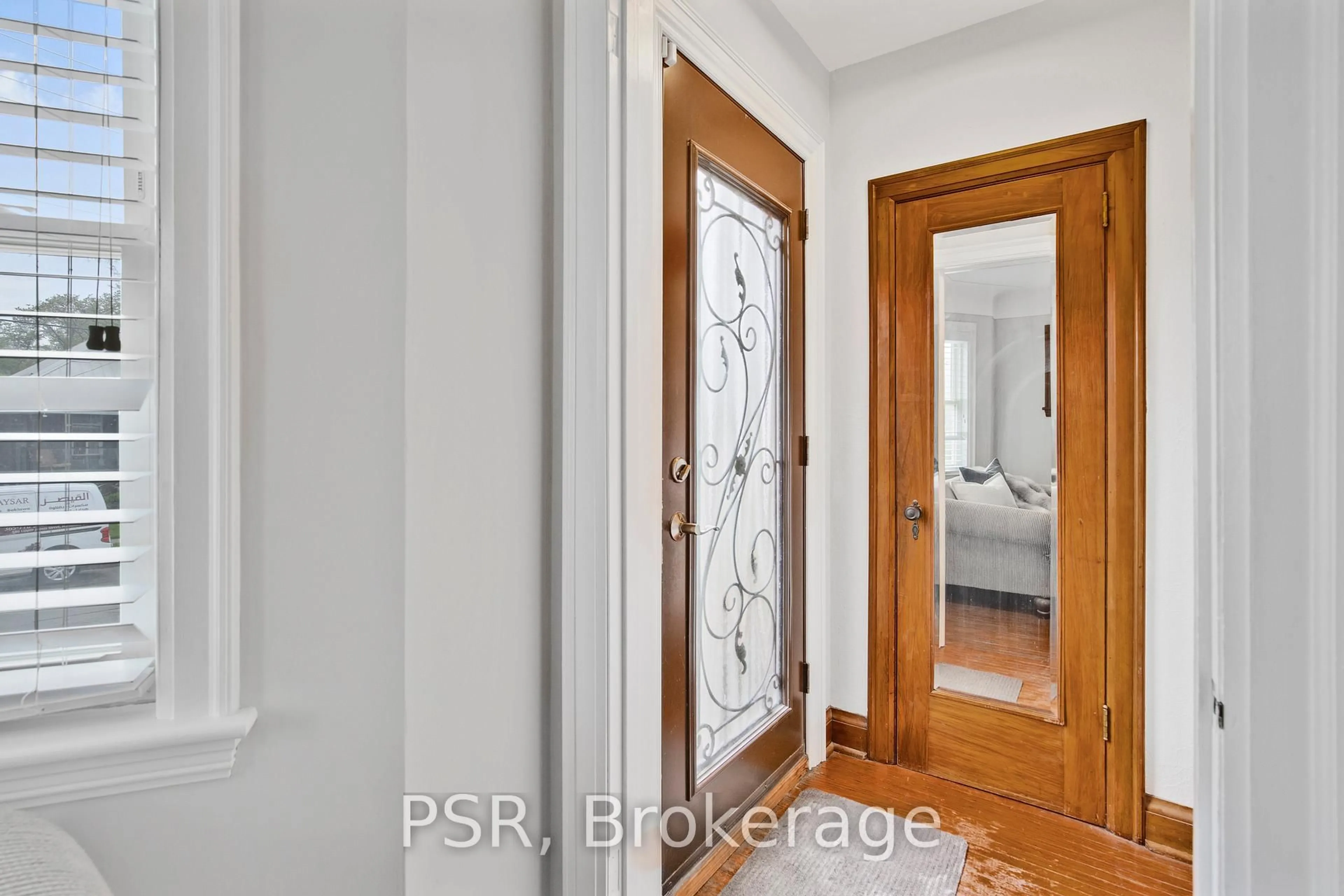 Indoor entryway for 187 West 2nd St, Hamilton Ontario L9C 3G2